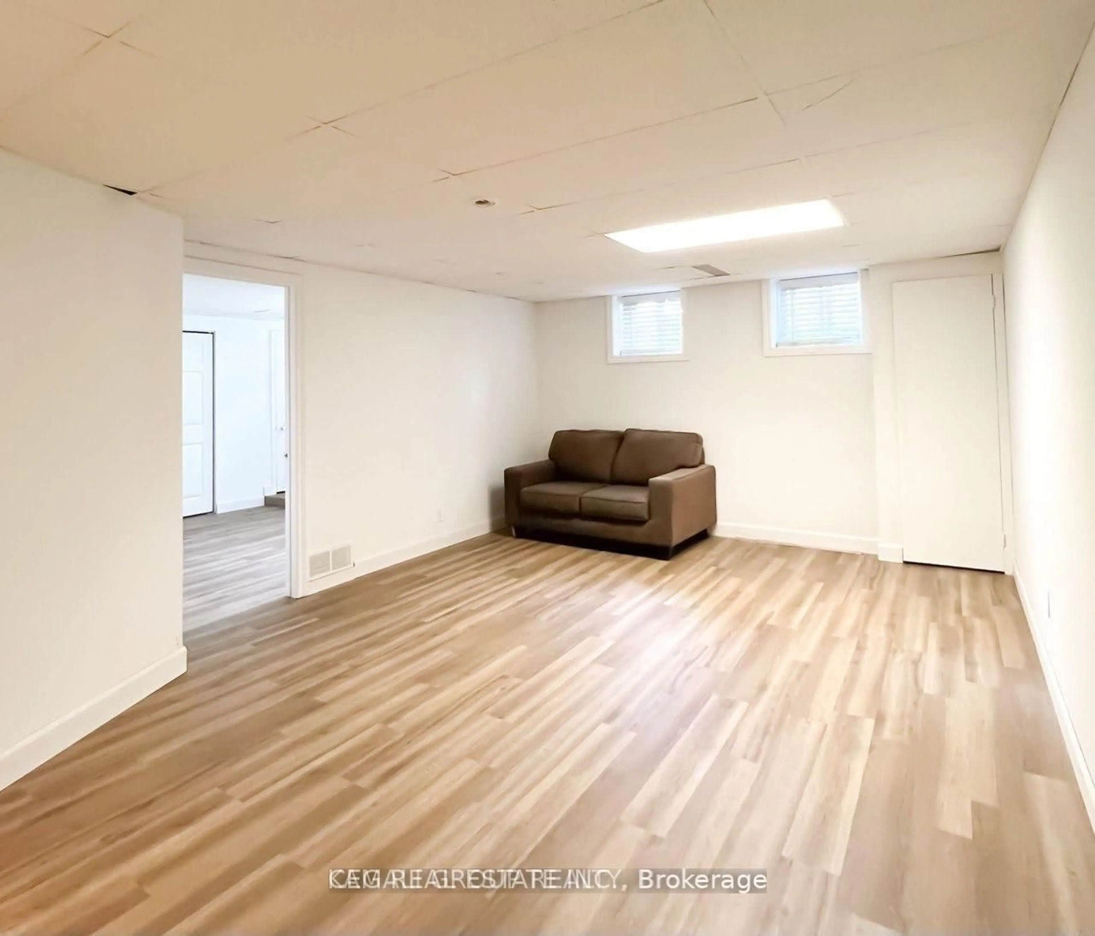 A pic of a room for 313 Bronte Rd, Oakville Ontario L6L 3C7