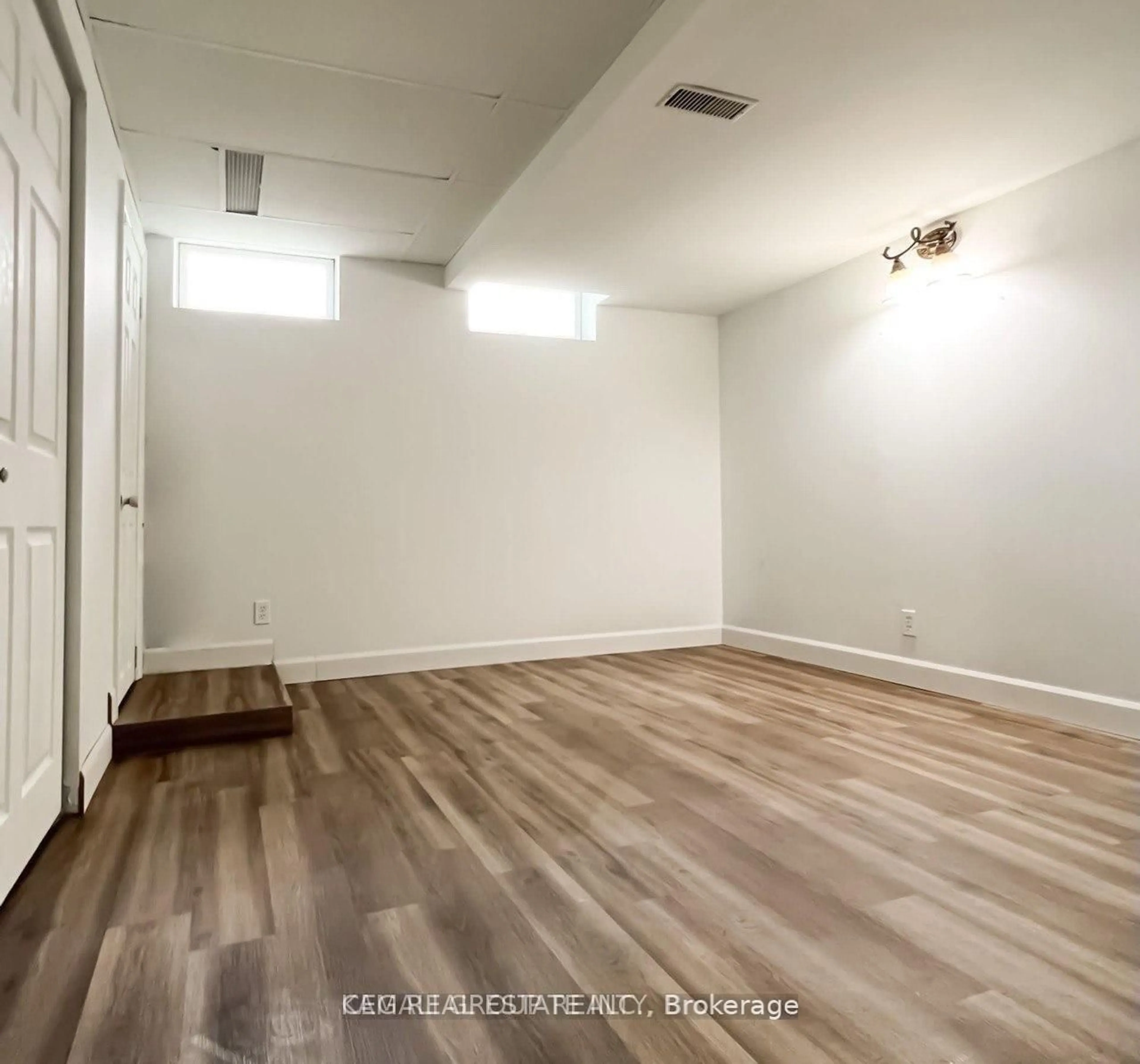 A pic of a room for 313 Bronte Rd, Oakville Ontario L6L 3C7