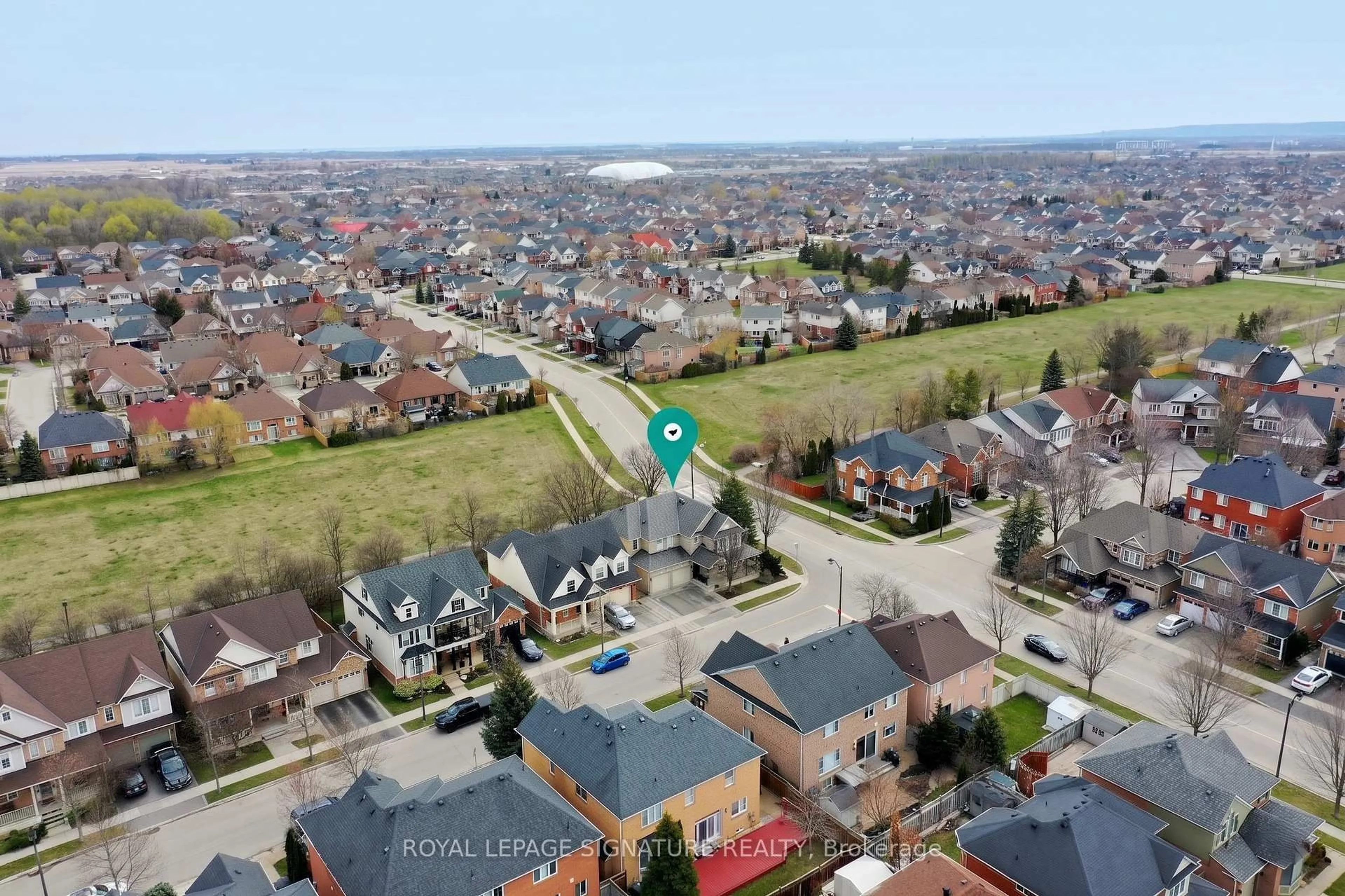 A pic from outside/outdoor area/front of a property/back of a property/a pic from drone, street for 1667 Dempsey Cres, Milton Ontario L9T 5M5