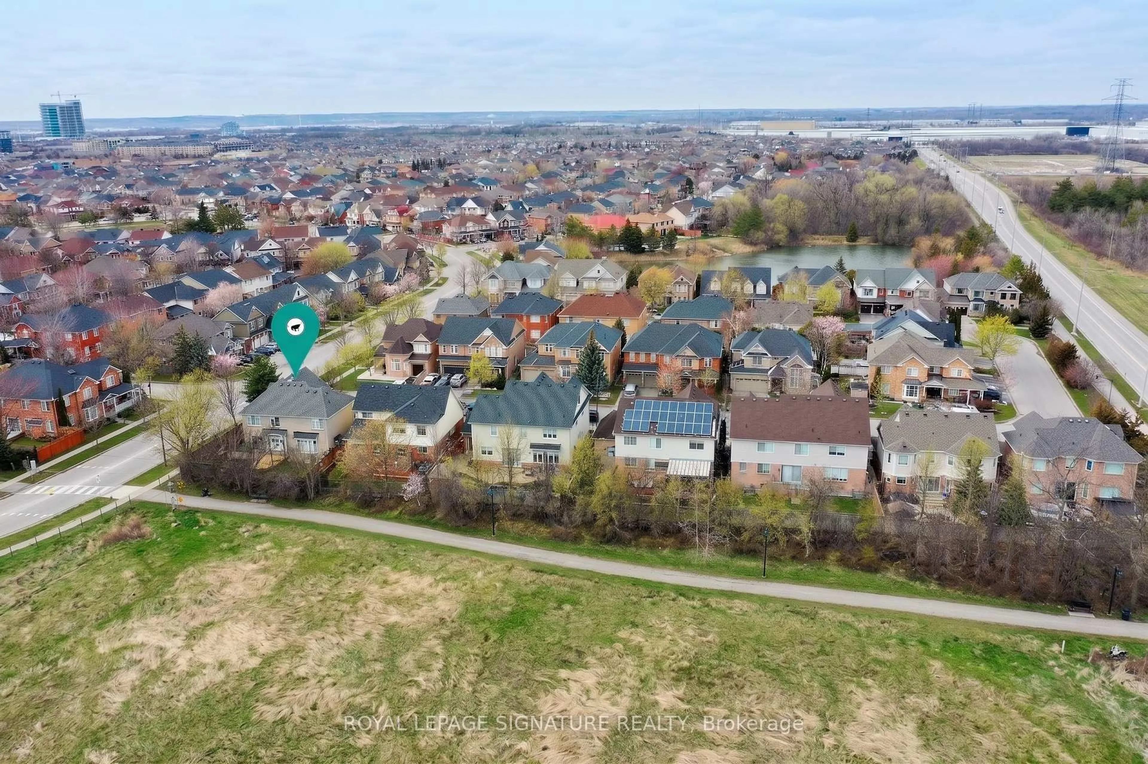 A pic from outside/outdoor area/front of a property/back of a property/a pic from drone, street for 1667 Dempsey Cres, Milton Ontario L9T 5M5