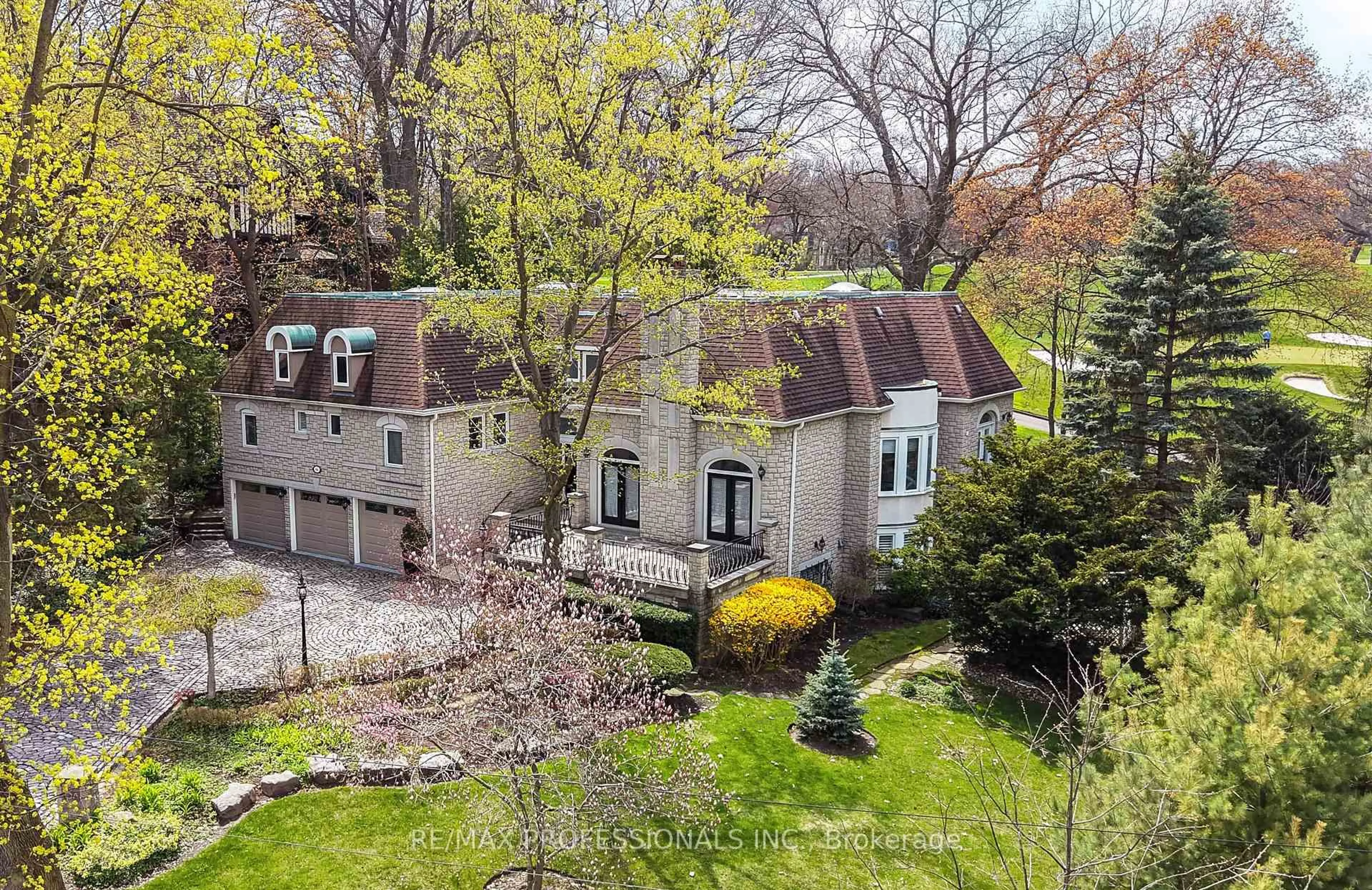 A pic from outside/outdoor area/front of a property/back of a property/a pic from drone, street for 6A Edenbrook Hill, Toronto Ontario M9A 3Z6