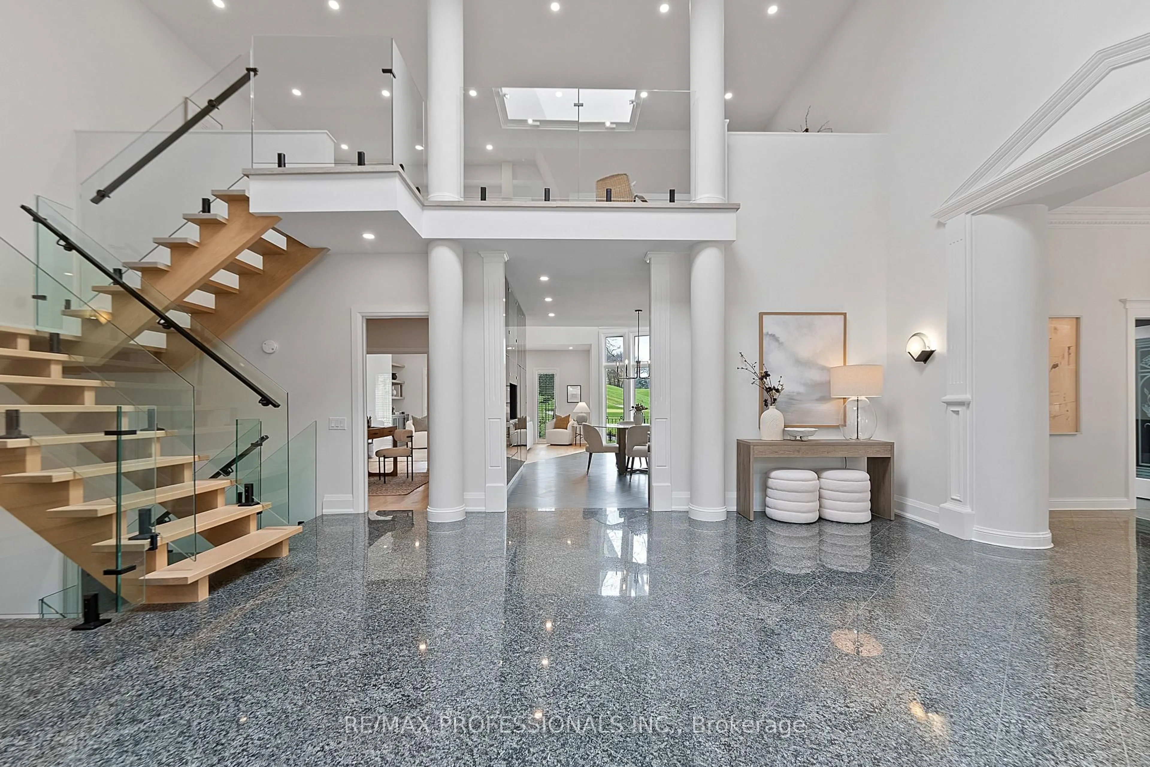 Indoor foyer for 6A Edenbrook Hill, Toronto Ontario M9A 3Z6