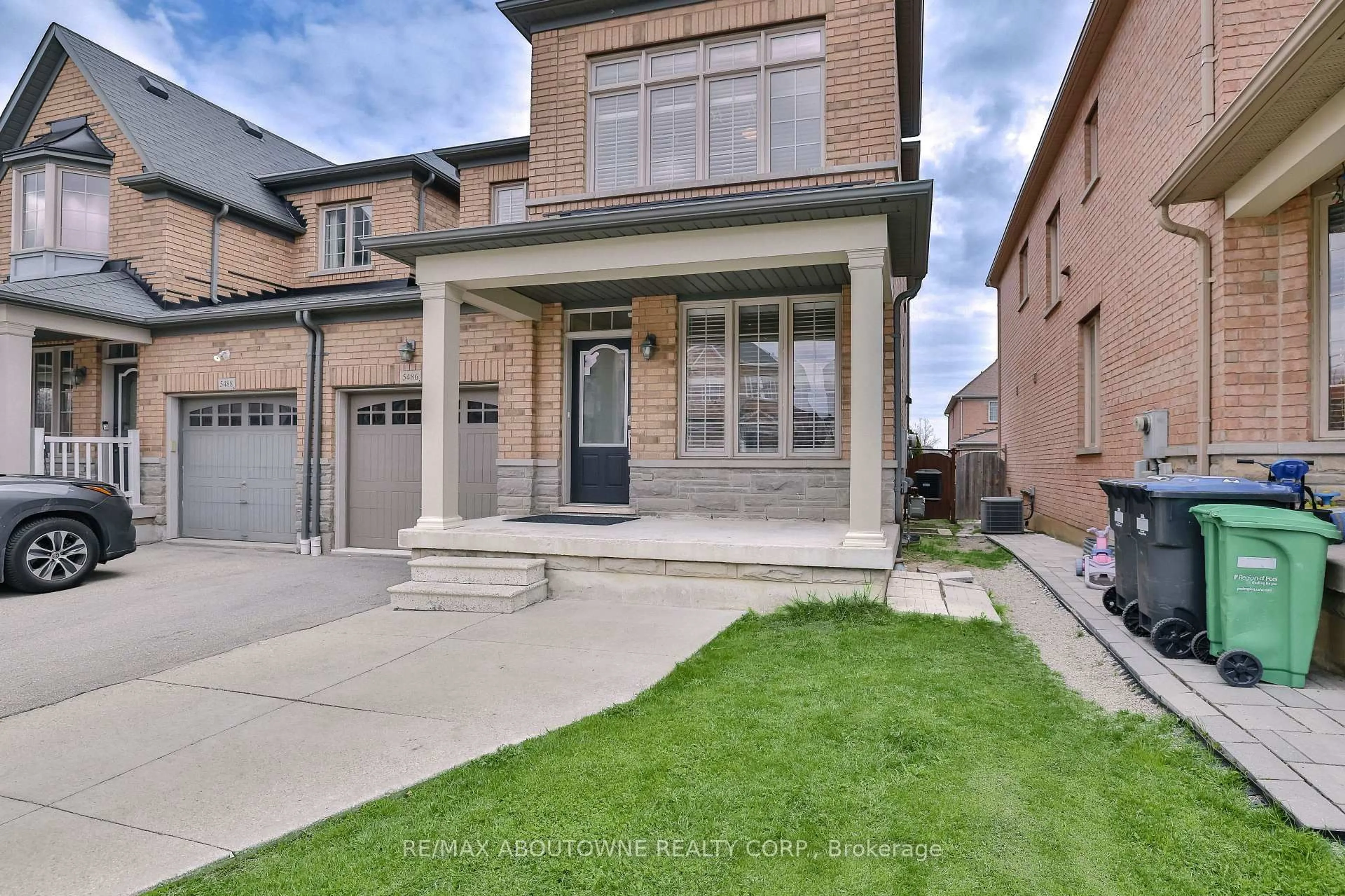 Home with brick exterior material, street for 5486 Fudge Terr, Mississauga Ontario L5M 0M8