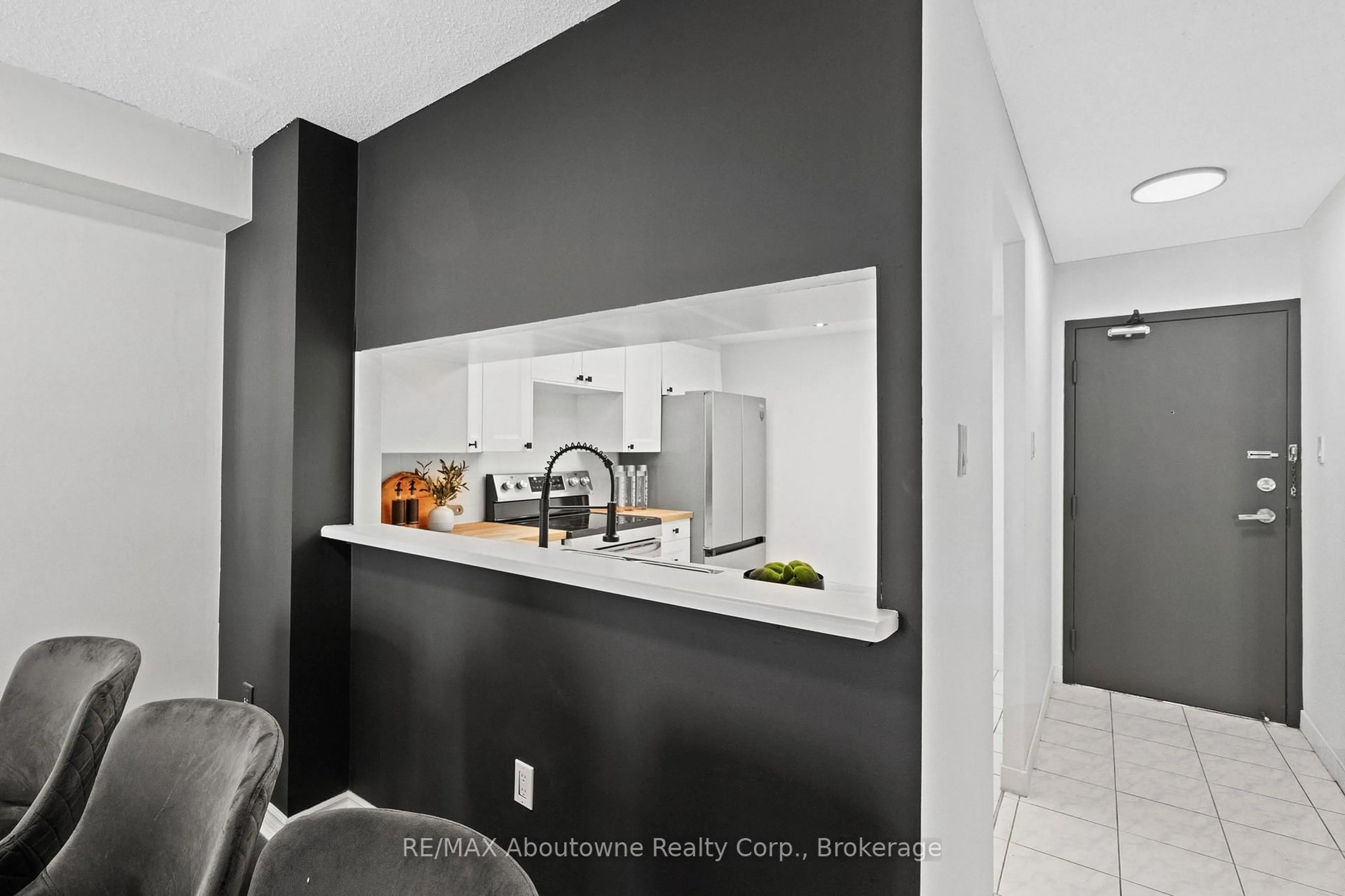 Unknown for 300 Webb Dr #1108, Mississauga Ontario L5B 3W3