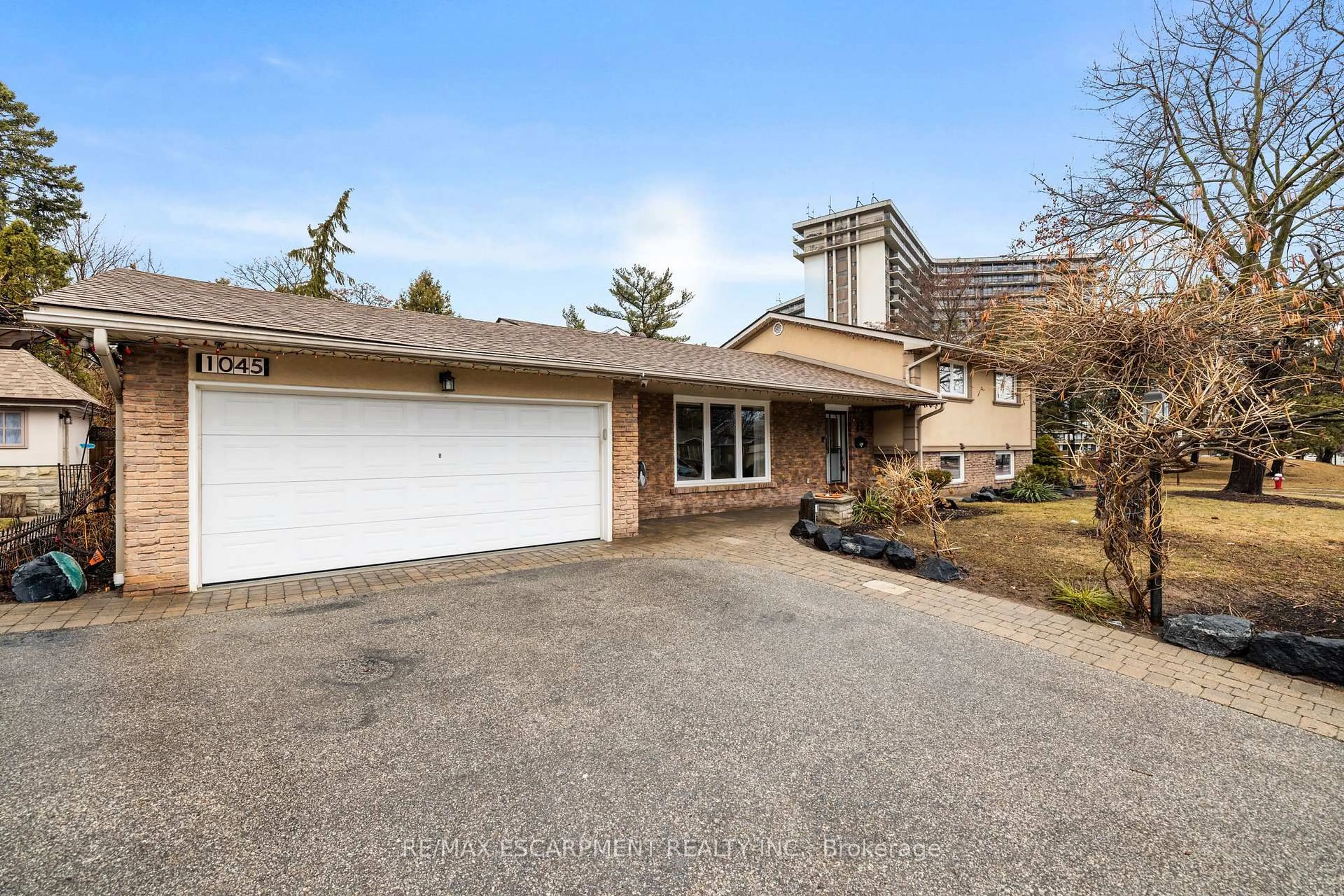 Unknown for 1045 BLOOR St, Mississauga Ontario L4Y 2N3