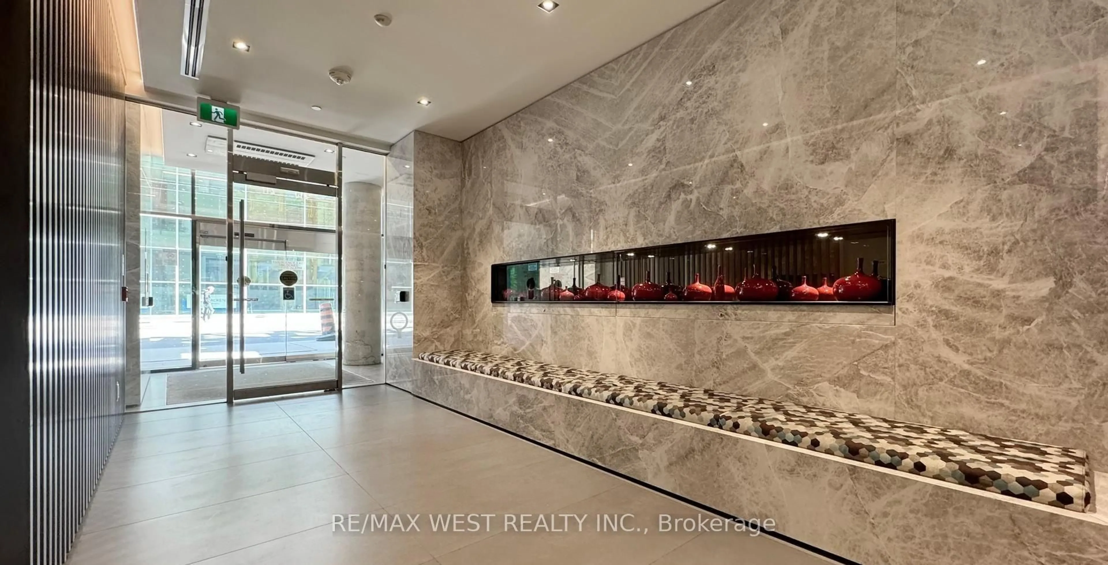 Lobby for 215 Queen St #2108, Brampton Ontario L6W 0A9