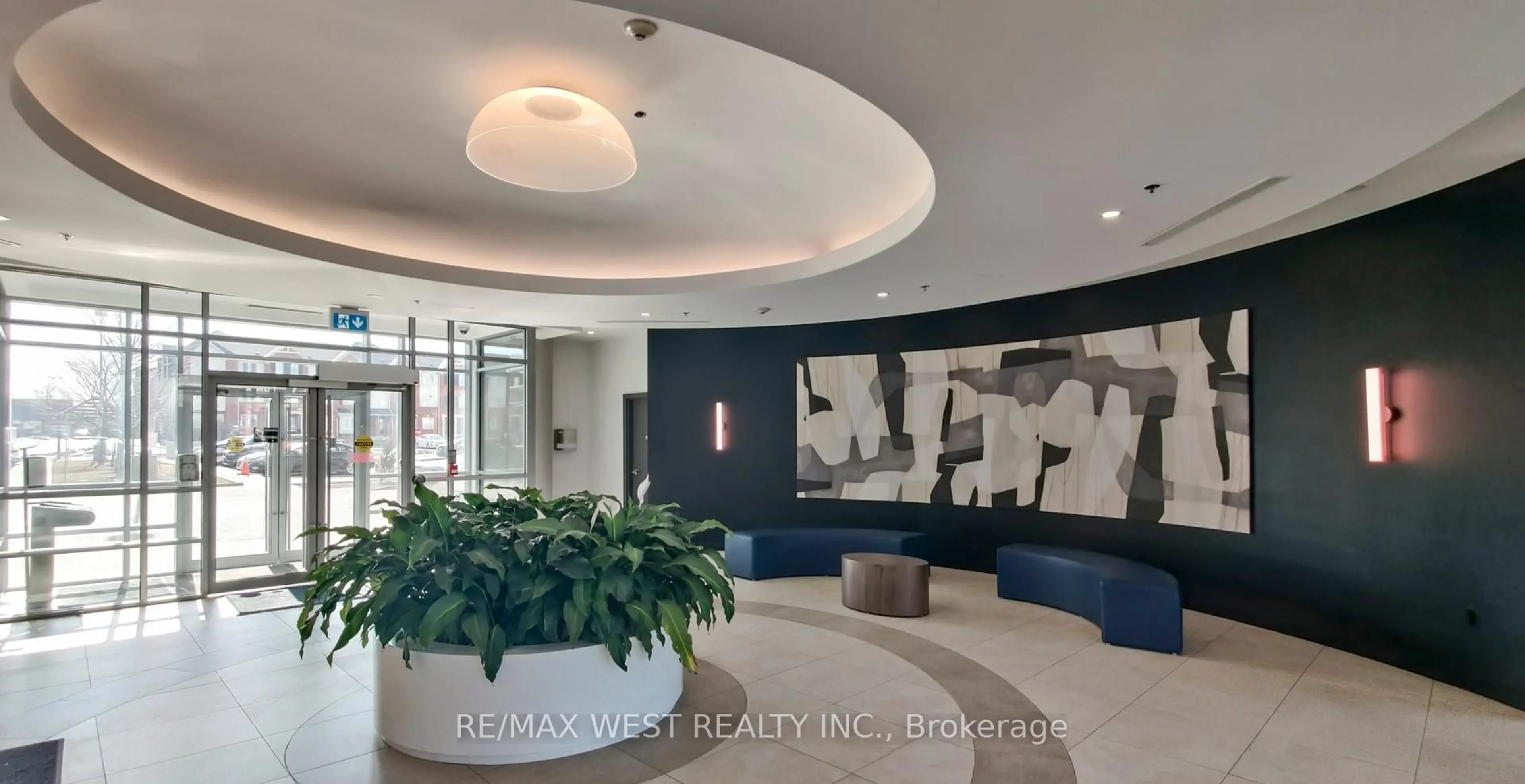 Lobby for 215 Queen St #2108, Brampton Ontario L6W 0A9