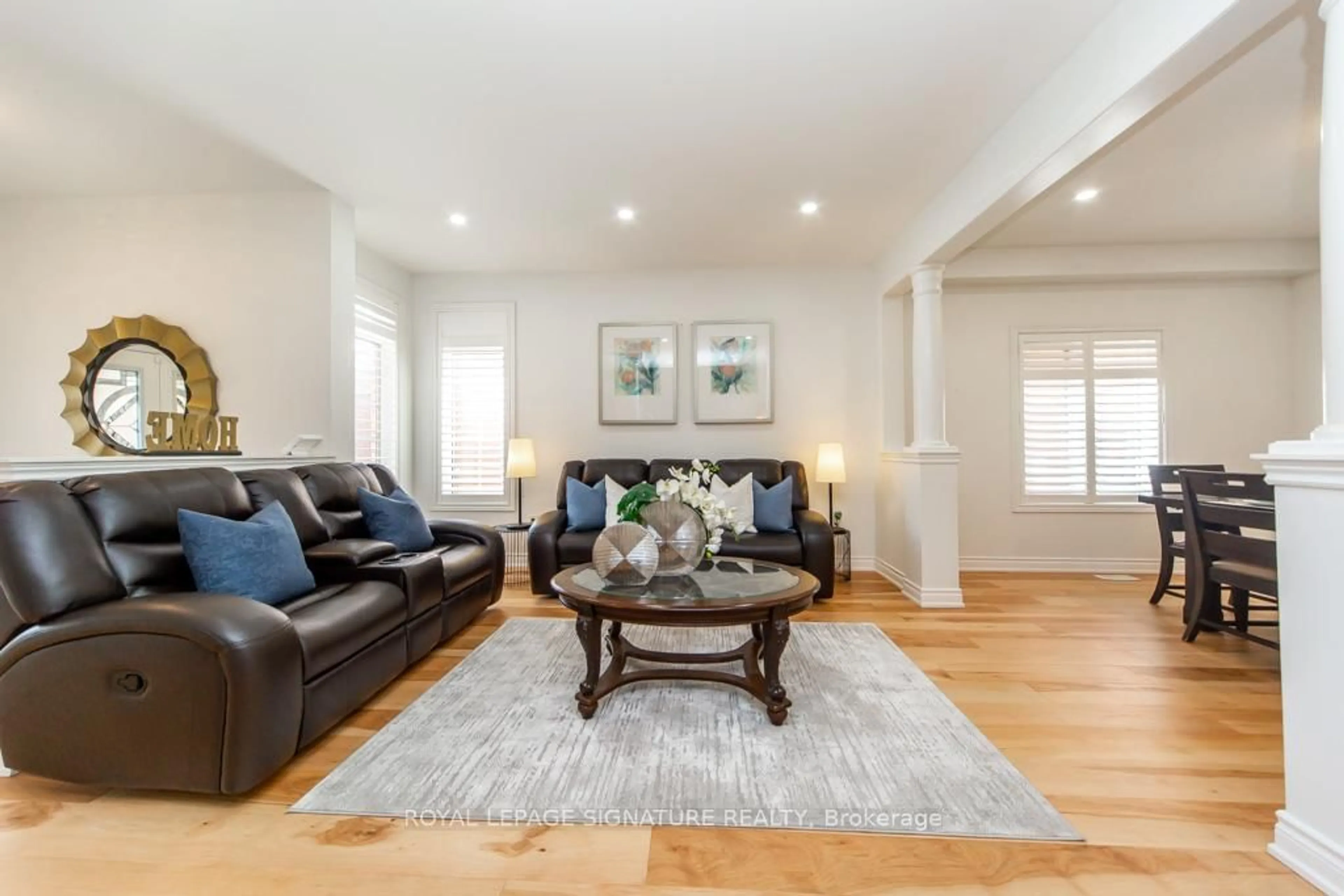 Living room with furniture, unknown for 3773 Quite Creek Dr, Mississauga Ontario L5M 8A9