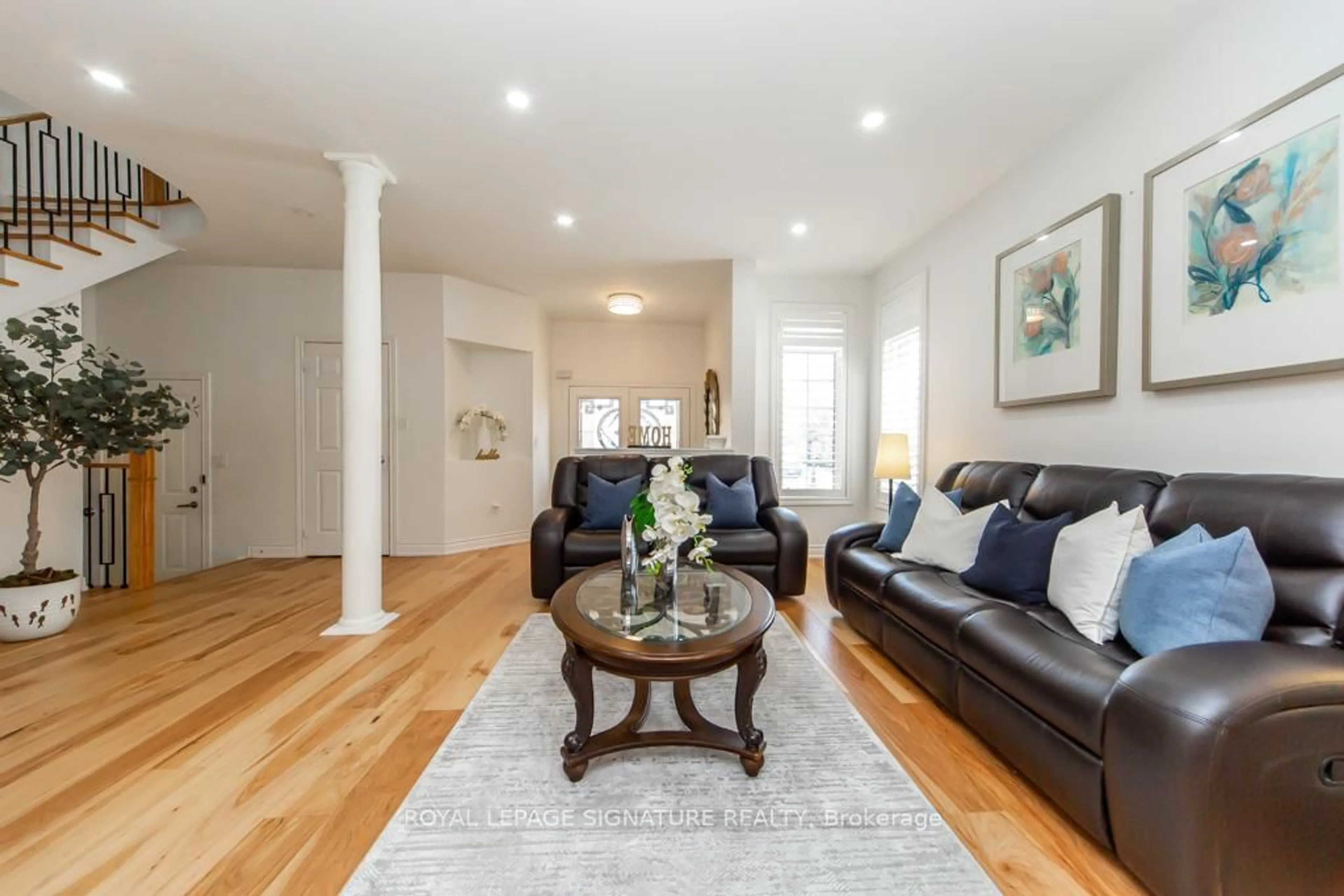 Living room with furniture, wood/laminate floor for 3773 Quite Creek Dr, Mississauga Ontario L5M 8A9