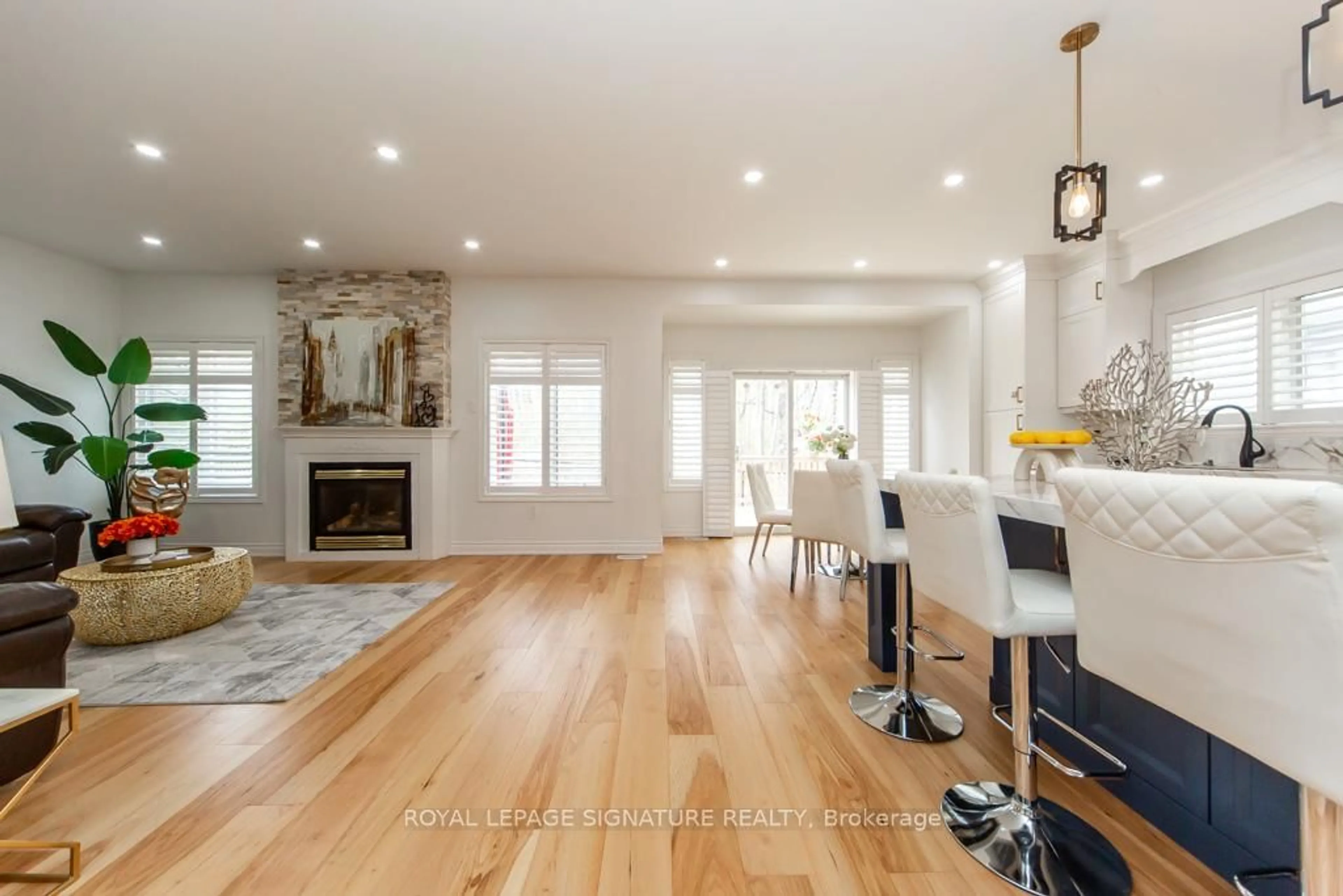 Open concept kitchen, wood/laminate floor for 3773 Quite Creek Dr, Mississauga Ontario L5M 8A9