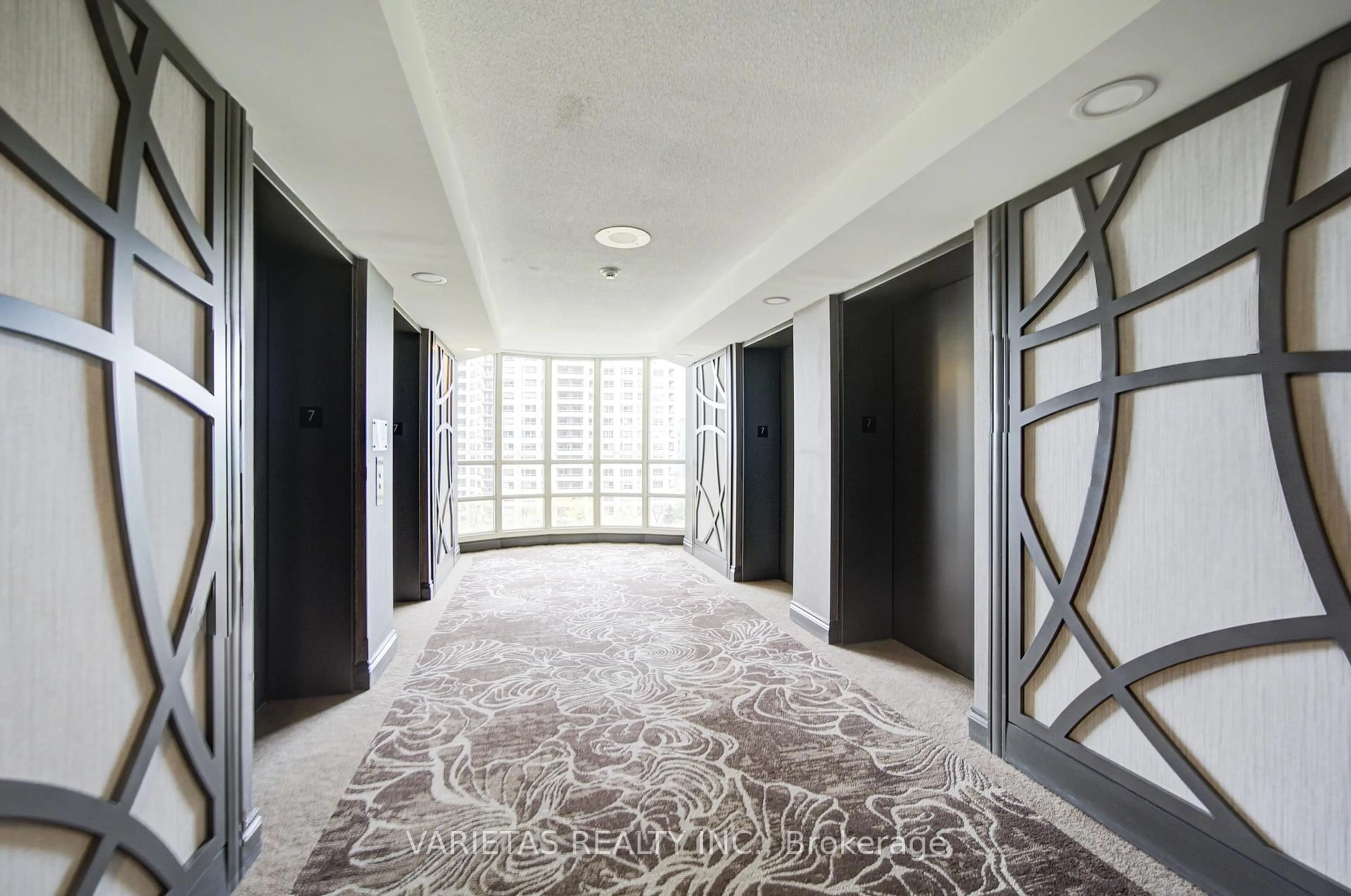 Indoor foyer for 45 Kingsbridge Garden Circ #702, Mississauga Ontario L5R 3K4