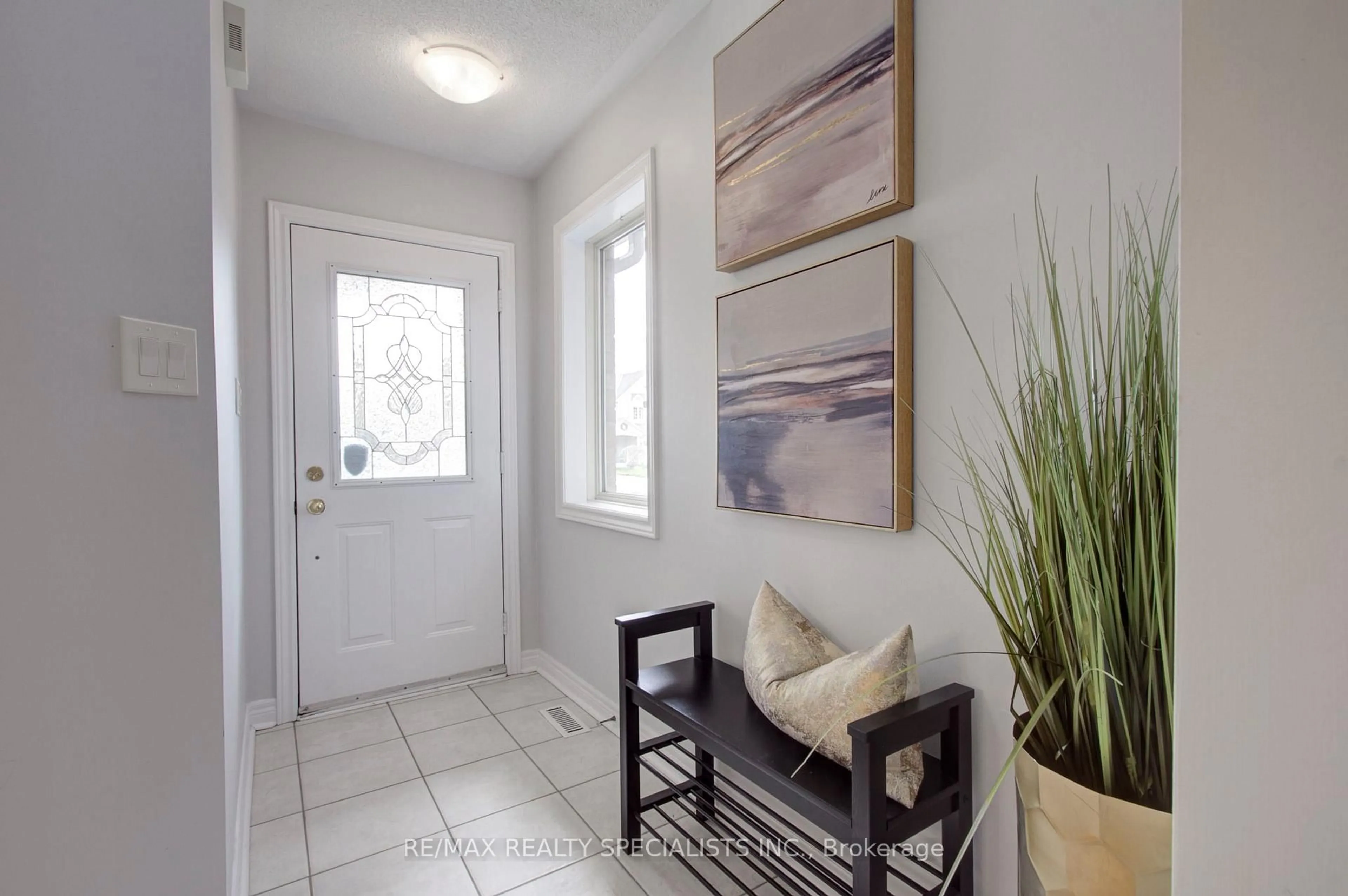 Indoor entryway for 6960 Historic Tr, Mississauga Ontario L5W 1C2