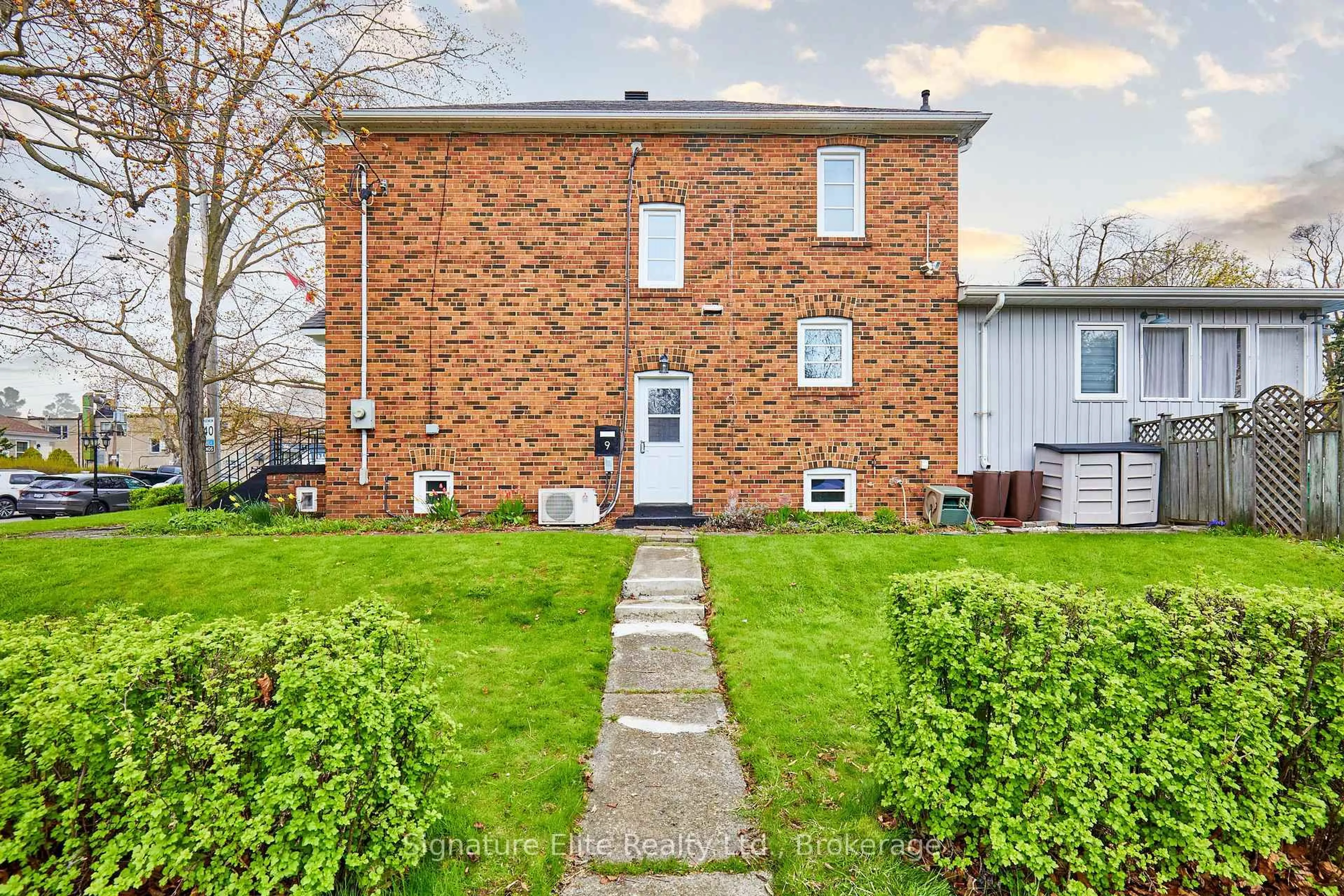 Home with brick exterior material, street for 9 Hiawatha Pkwy, Mississauga Ontario L5G 3R6