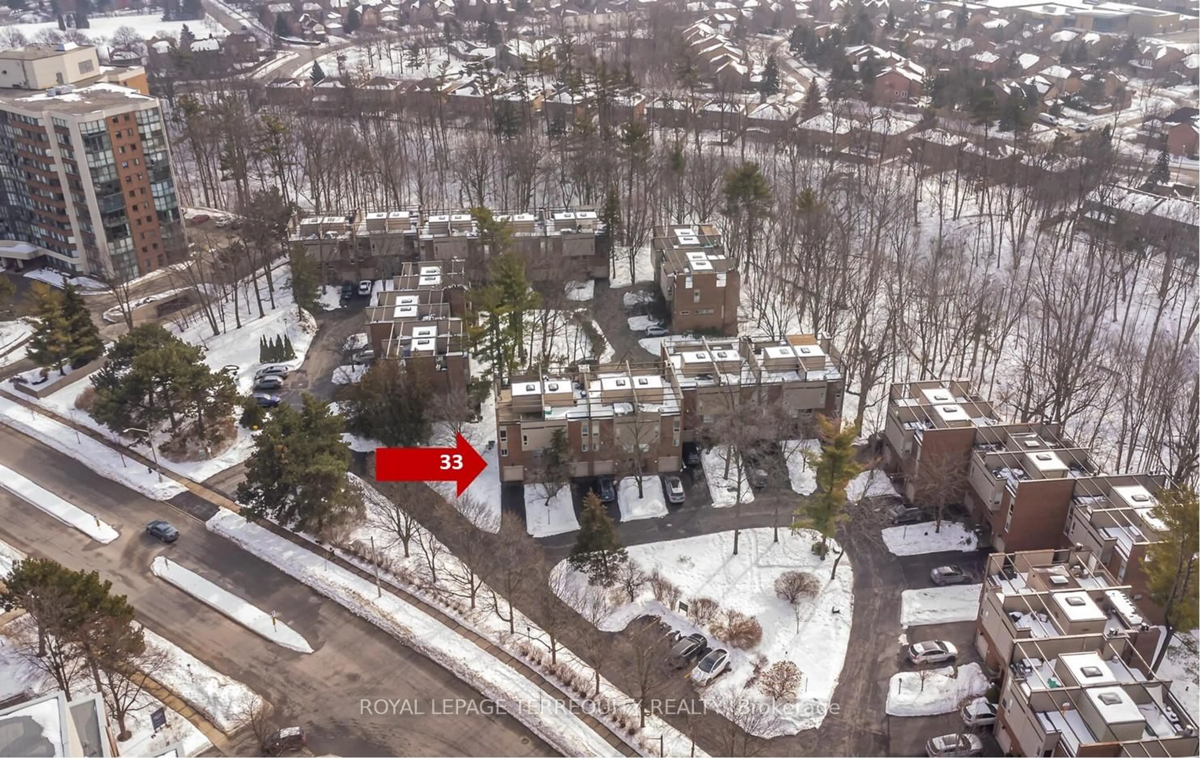 A pic from outside/outdoor area/front of a property/back of a property/a pic from drone, street for 1250 Marlborough Crt #33, Oakville Ontario L6H 2W7
