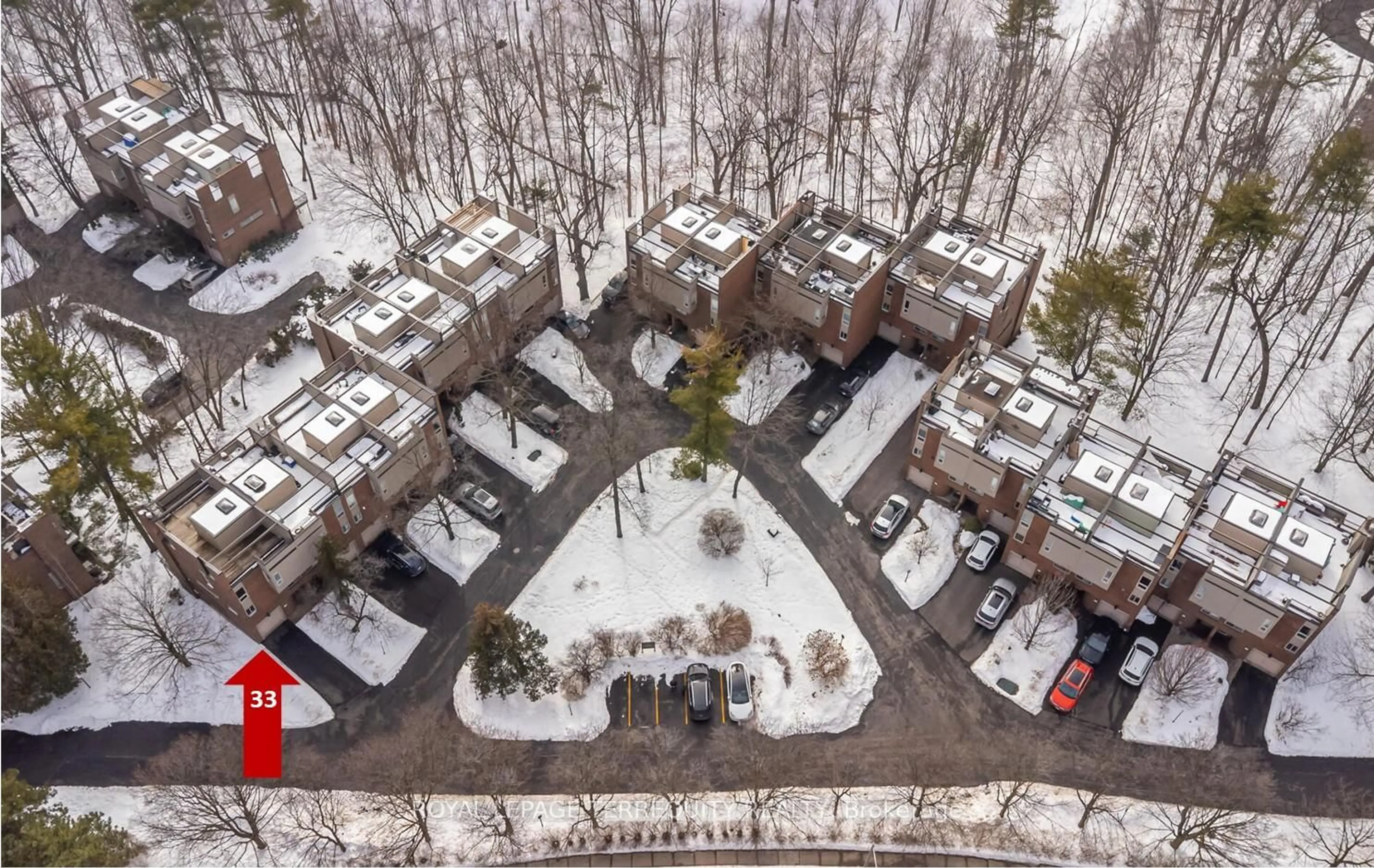 A pic from outside/outdoor area/front of a property/back of a property/a pic from drone, street for 1250 Marlborough Crt #33, Oakville Ontario L6H 2W7