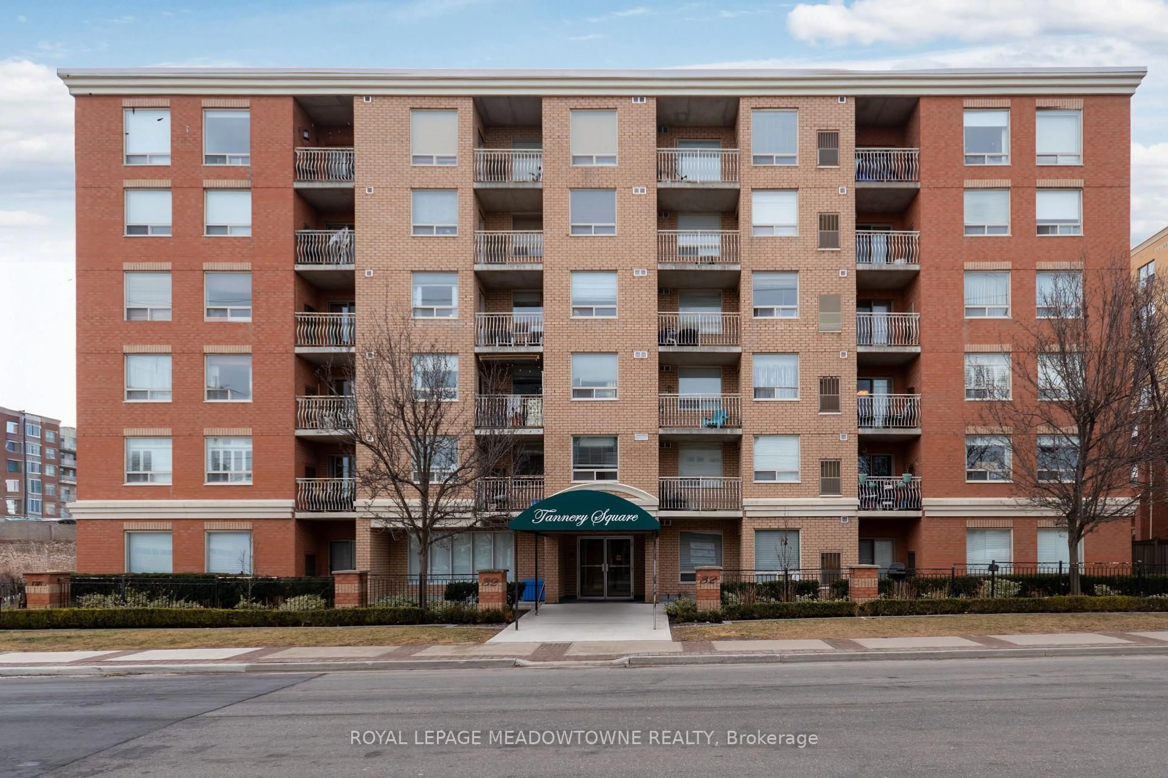 Unknown for 32 Tannery St #404, Mississauga Ontario L5M 6T6
