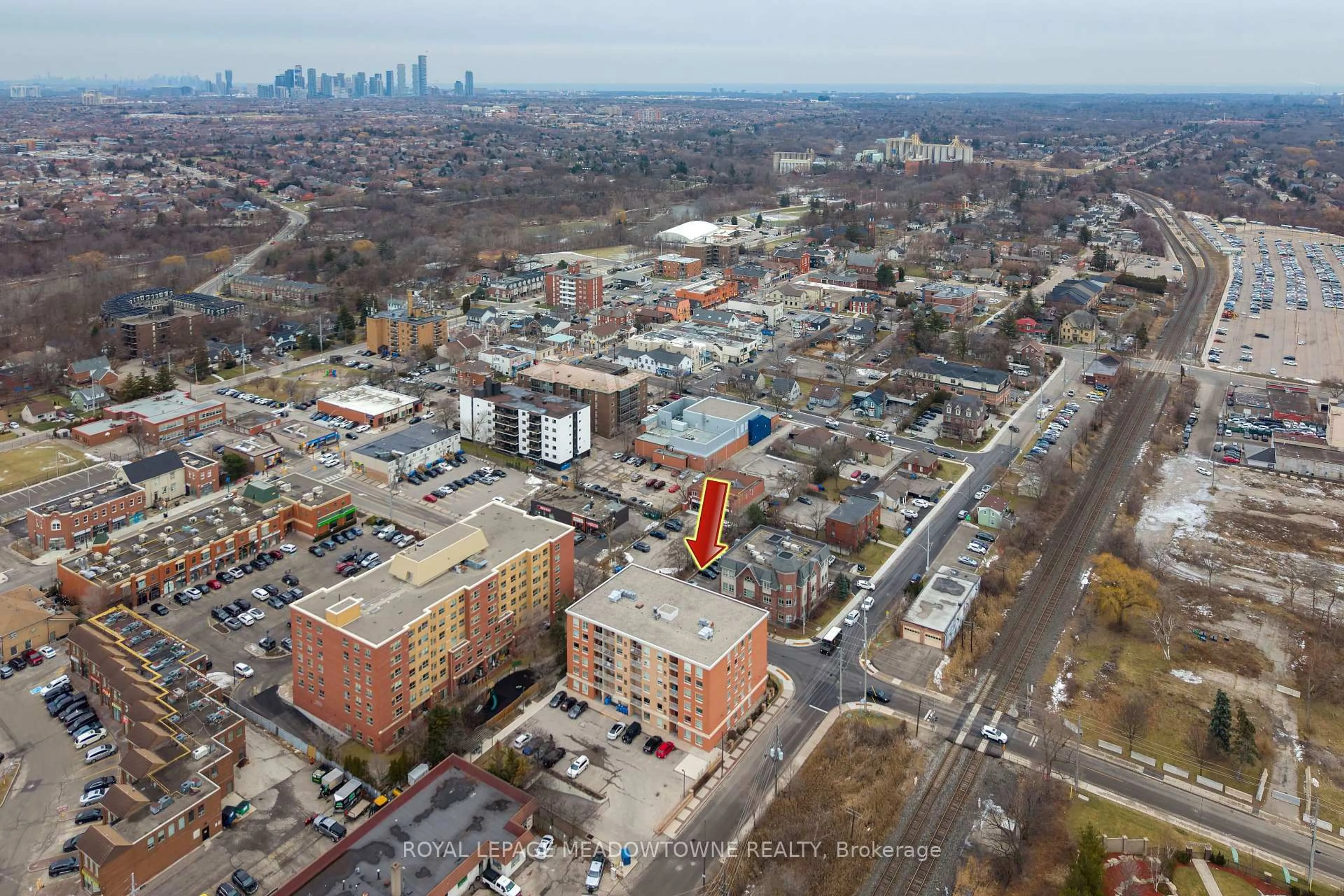 A pic from outside/outdoor area/front of a property/back of a property/a pic from drone, city buildings view from balcony for 32 Tannery St #404, Mississauga Ontario L5M 6T6