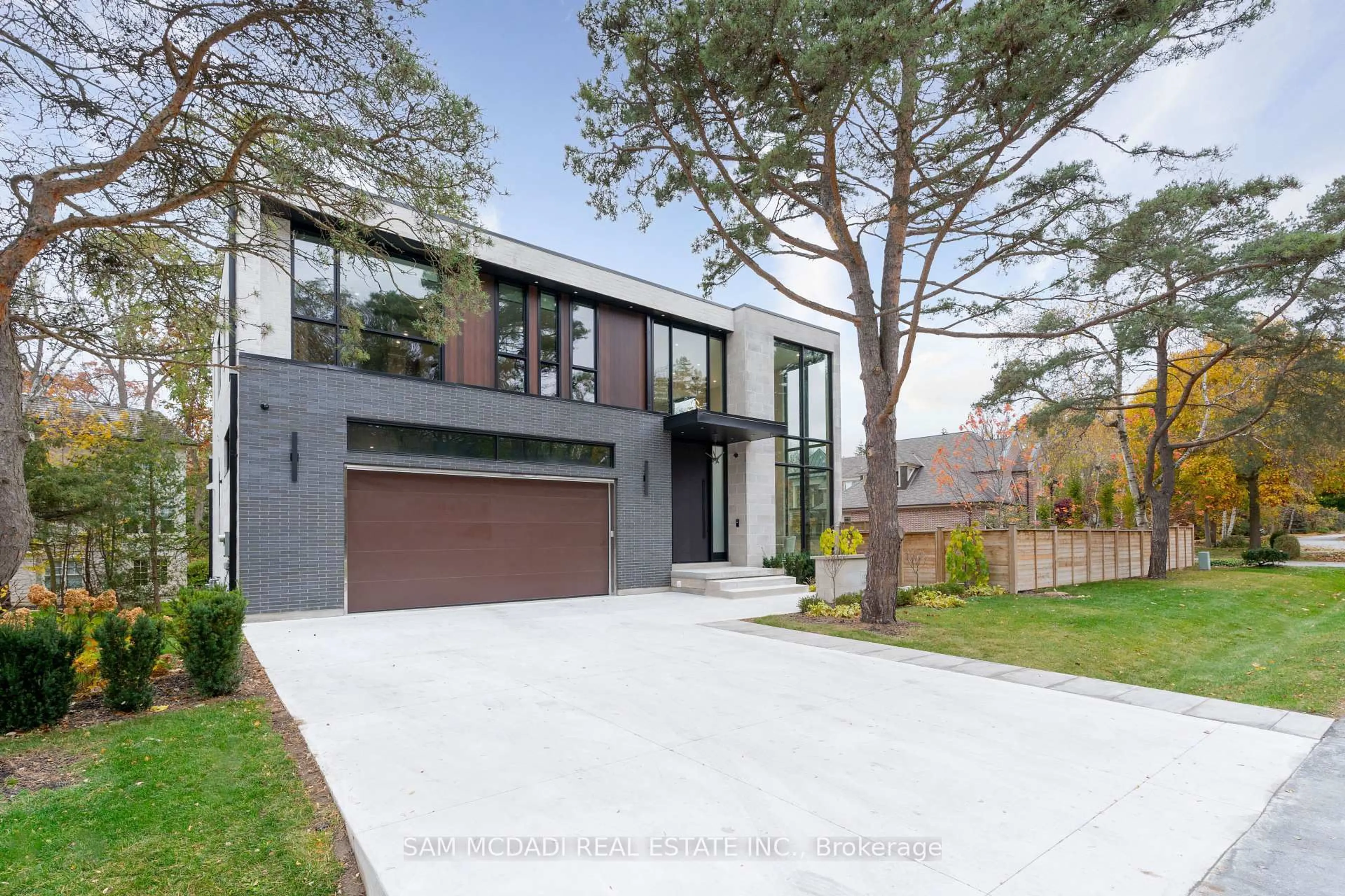 Home with brick exterior material, street for 112 Elton Park Rd, Oakville Ontario L6J 4C1
