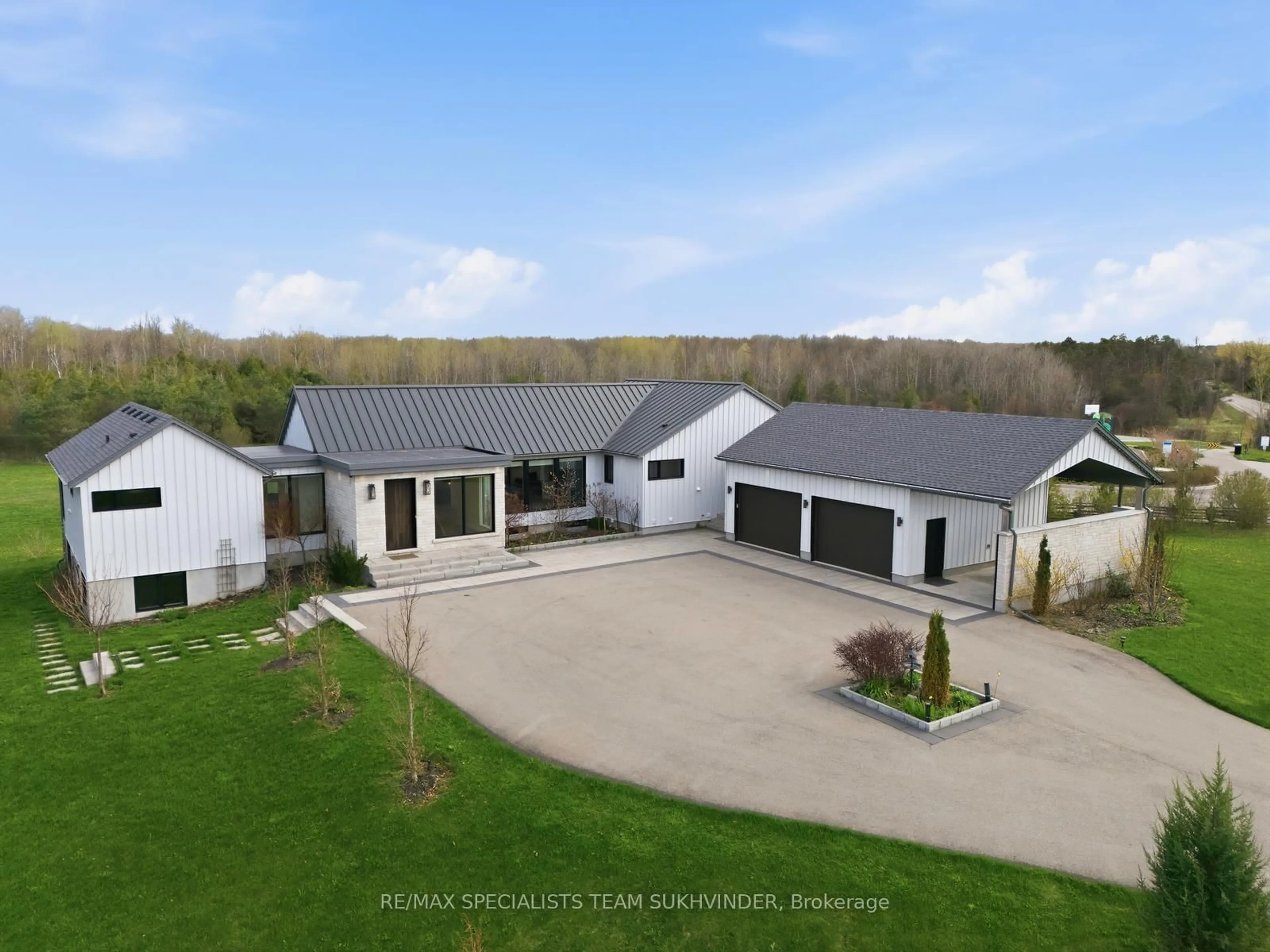 A pic from outside/outdoor area/front of a property/back of a property/a pic from drone, unknown for 1270 15th Sdrd, Milton Ontario L0P 1J0