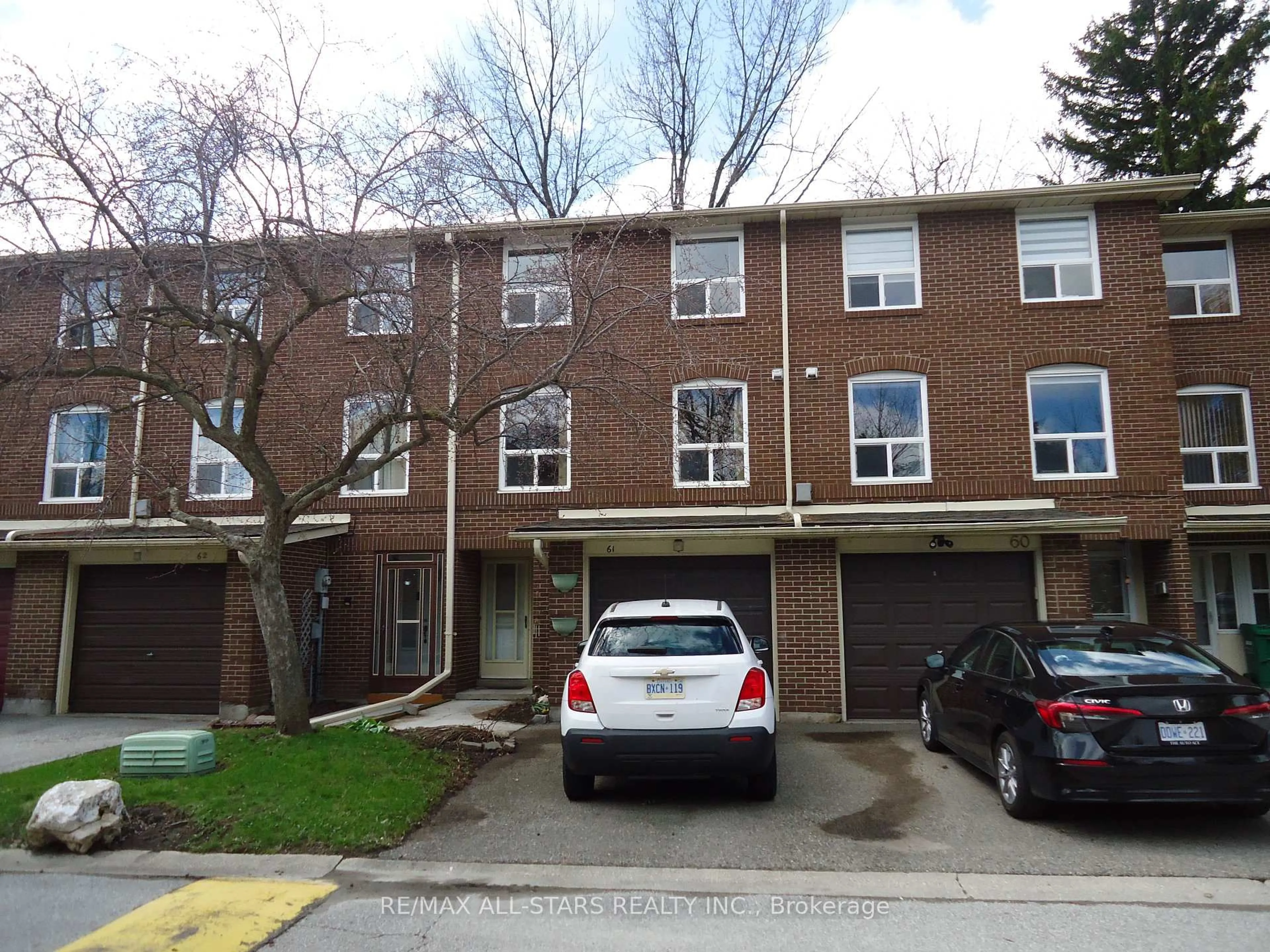 A pic from outside/outdoor area/front of a property/back of a property/a pic from drone, street for 61 Eden Park Dr, Brampton Ontario L6T 3A5