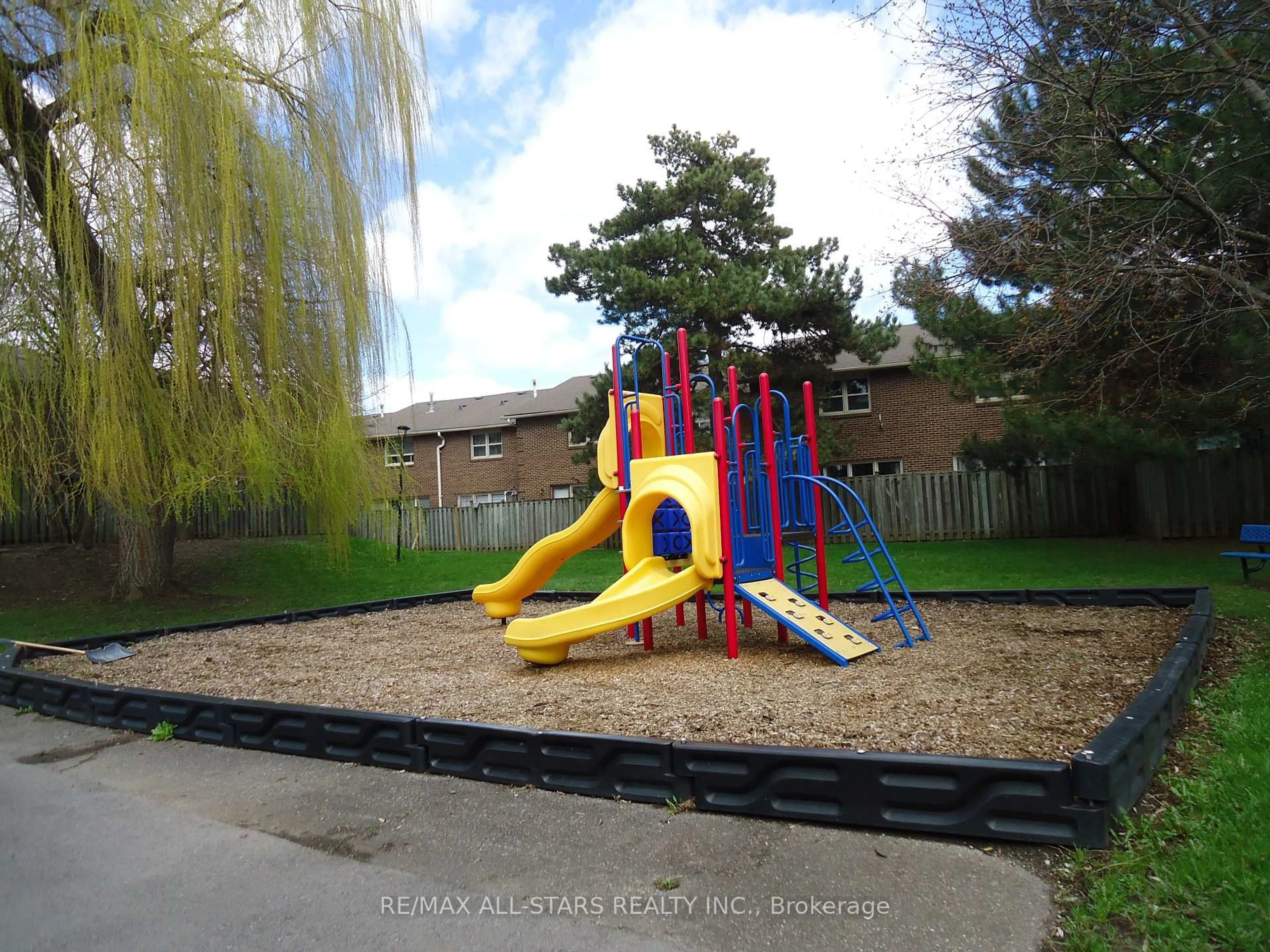 Blurry image for 61 Eden Park Dr, Brampton Ontario L6T 3A5