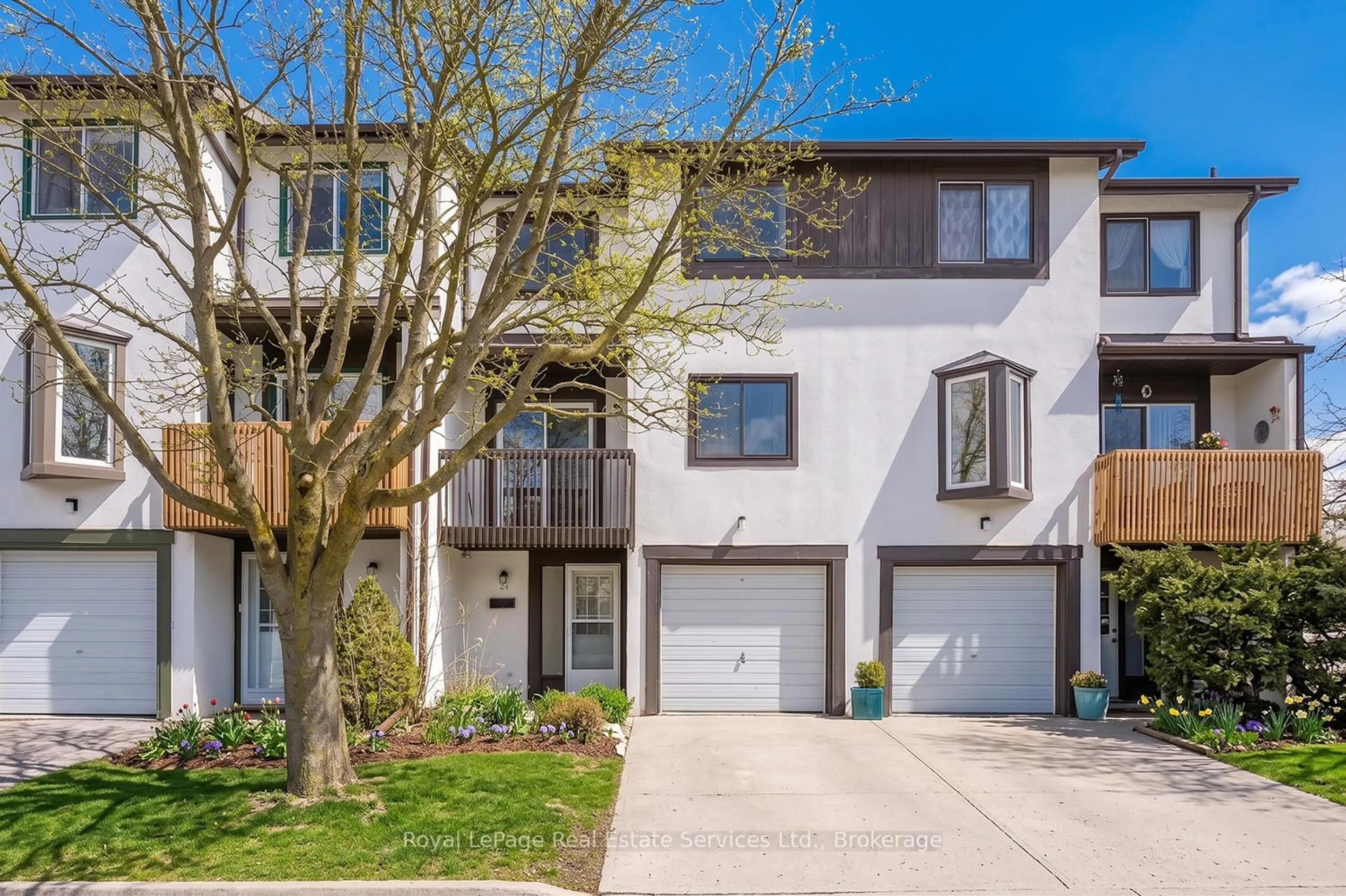 Home with brick exterior material, street for 2651 Aquitaine Ave #24, Mississauga Ontario L5N 1V5