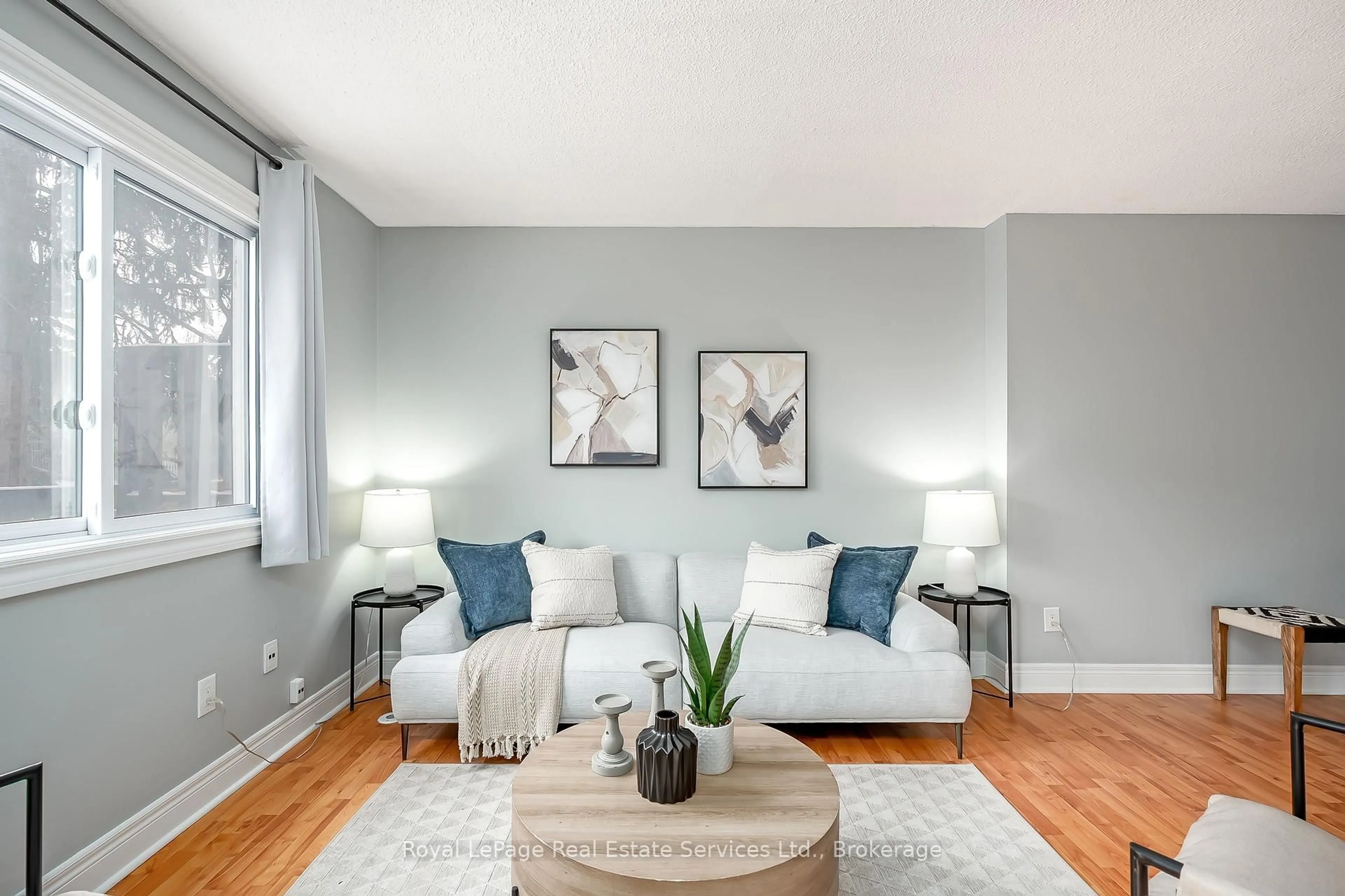 Living room with furniture, unknown for 2651 Aquitaine Ave #24, Mississauga Ontario L5N 1V5
