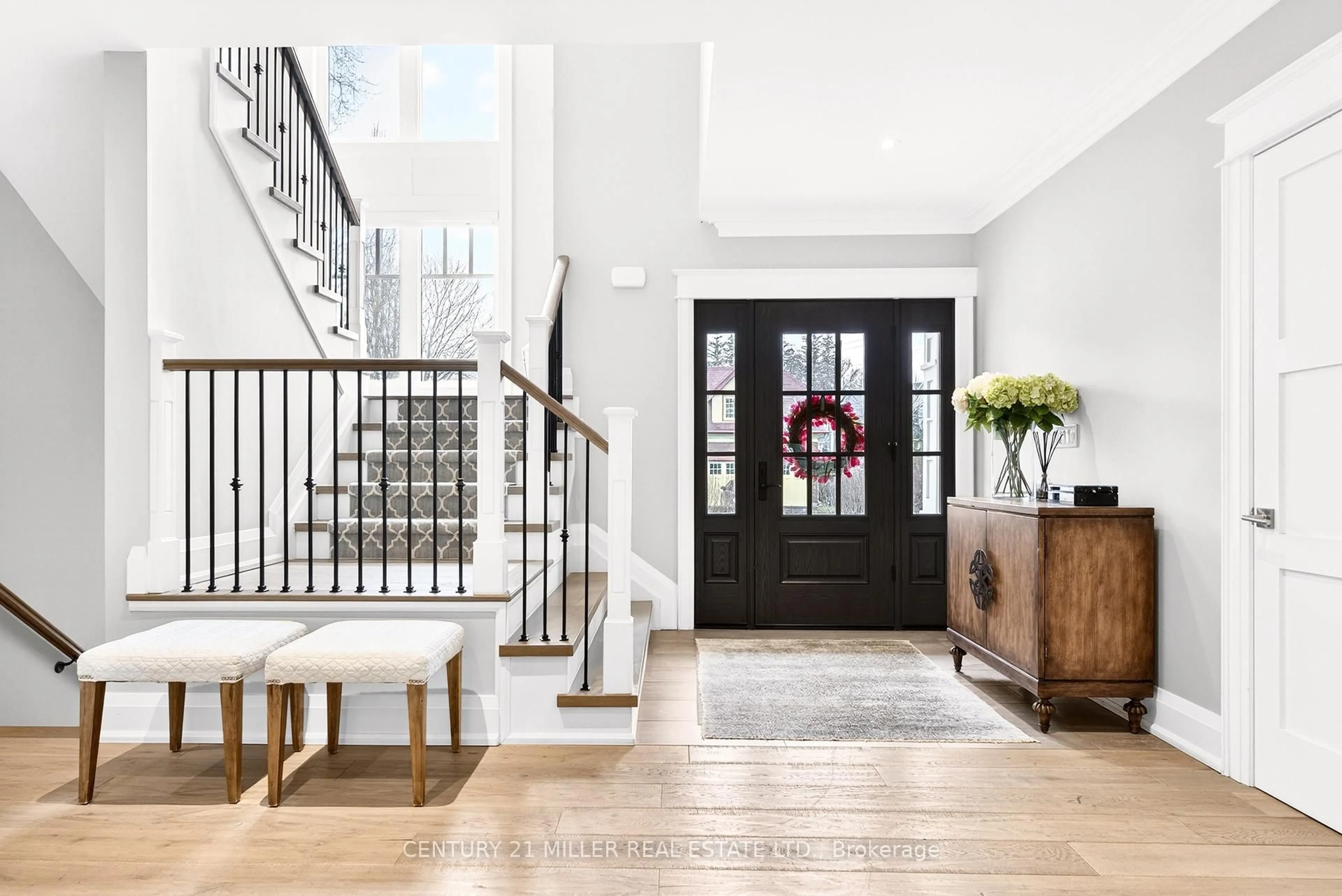 Indoor entryway for 1054 Mohawk Rd, Burlington Ontario L7T 3M6