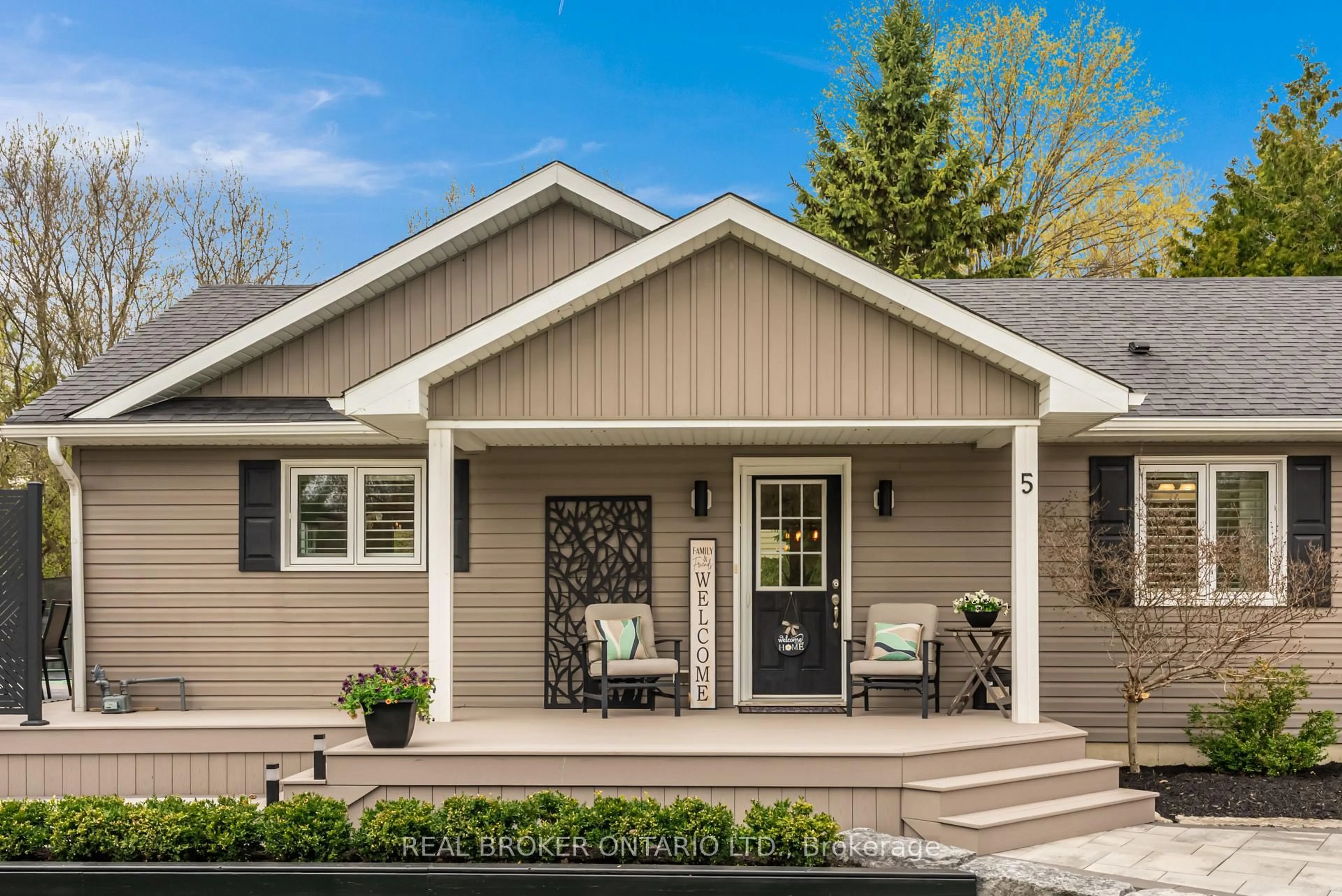Home with vinyl exterior material, street for 5 Emma St, Caledon Ontario L7C 1K5
