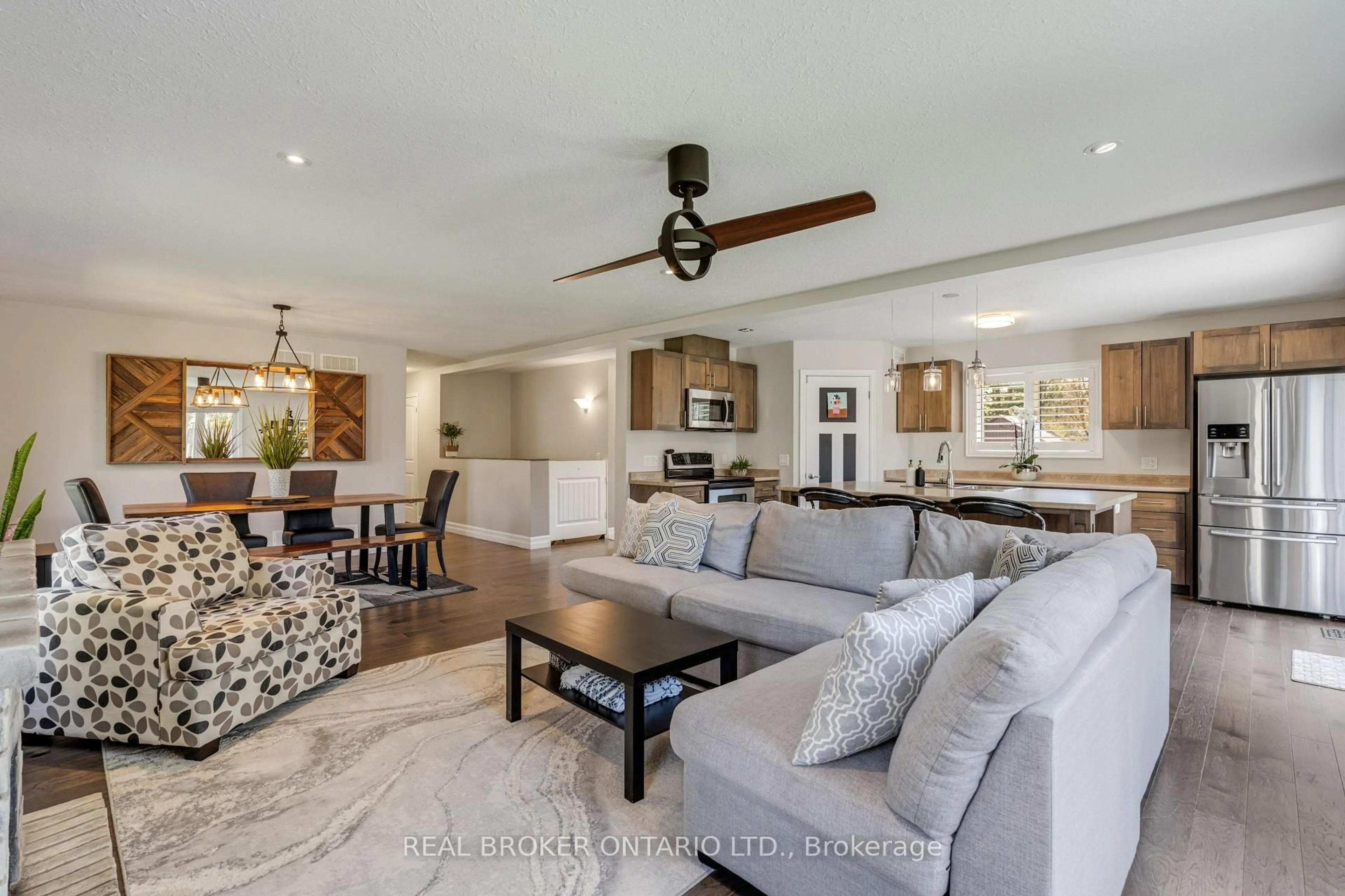 Open concept kitchen, unknown for 5 Emma St, Caledon Ontario L7C 1K5