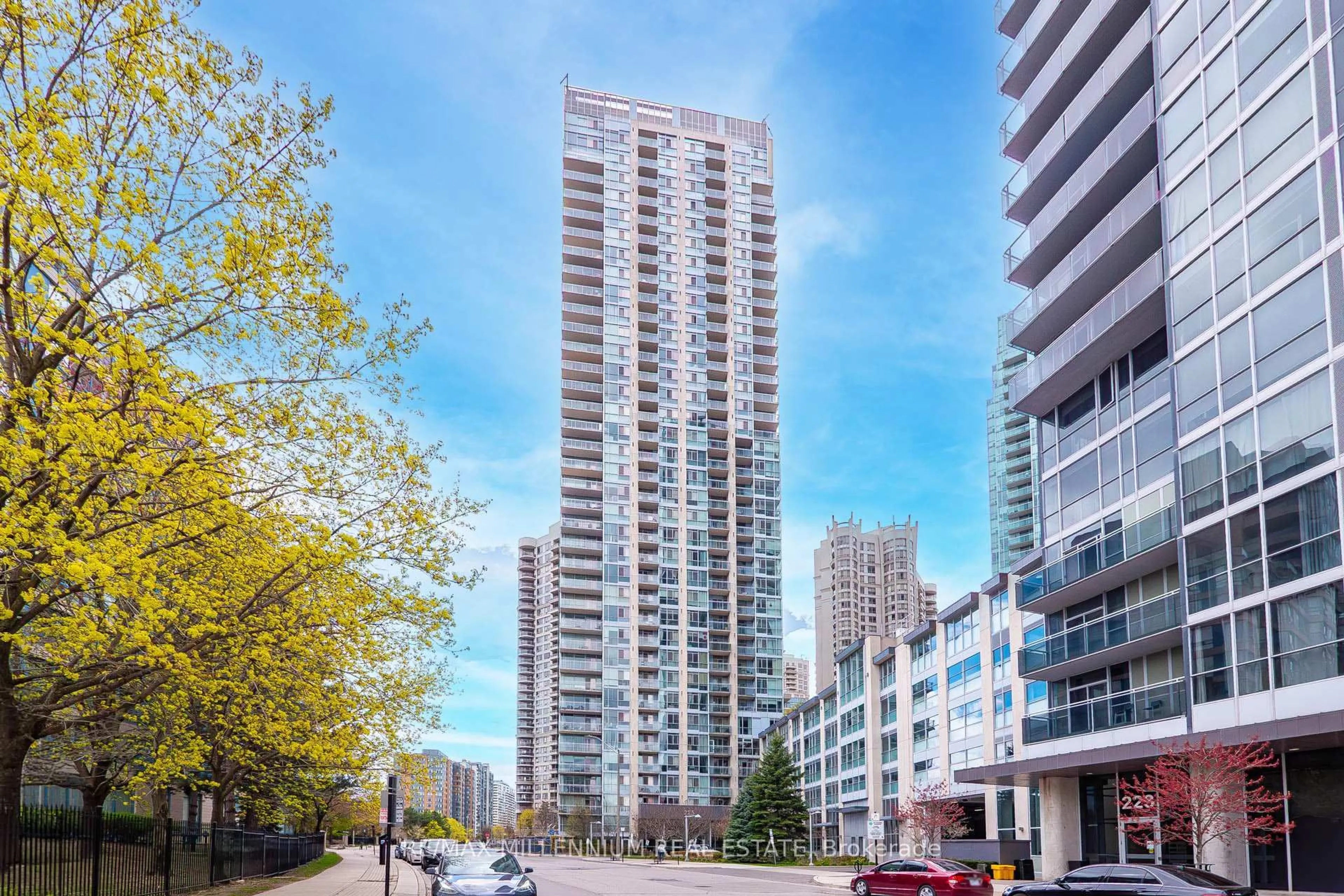 A pic from outside/outdoor area/front of a property/back of a property/a pic from drone, city buildings view from balcony for 225 Webb Dr #2604, Mississauga Ontario L5B 4P2