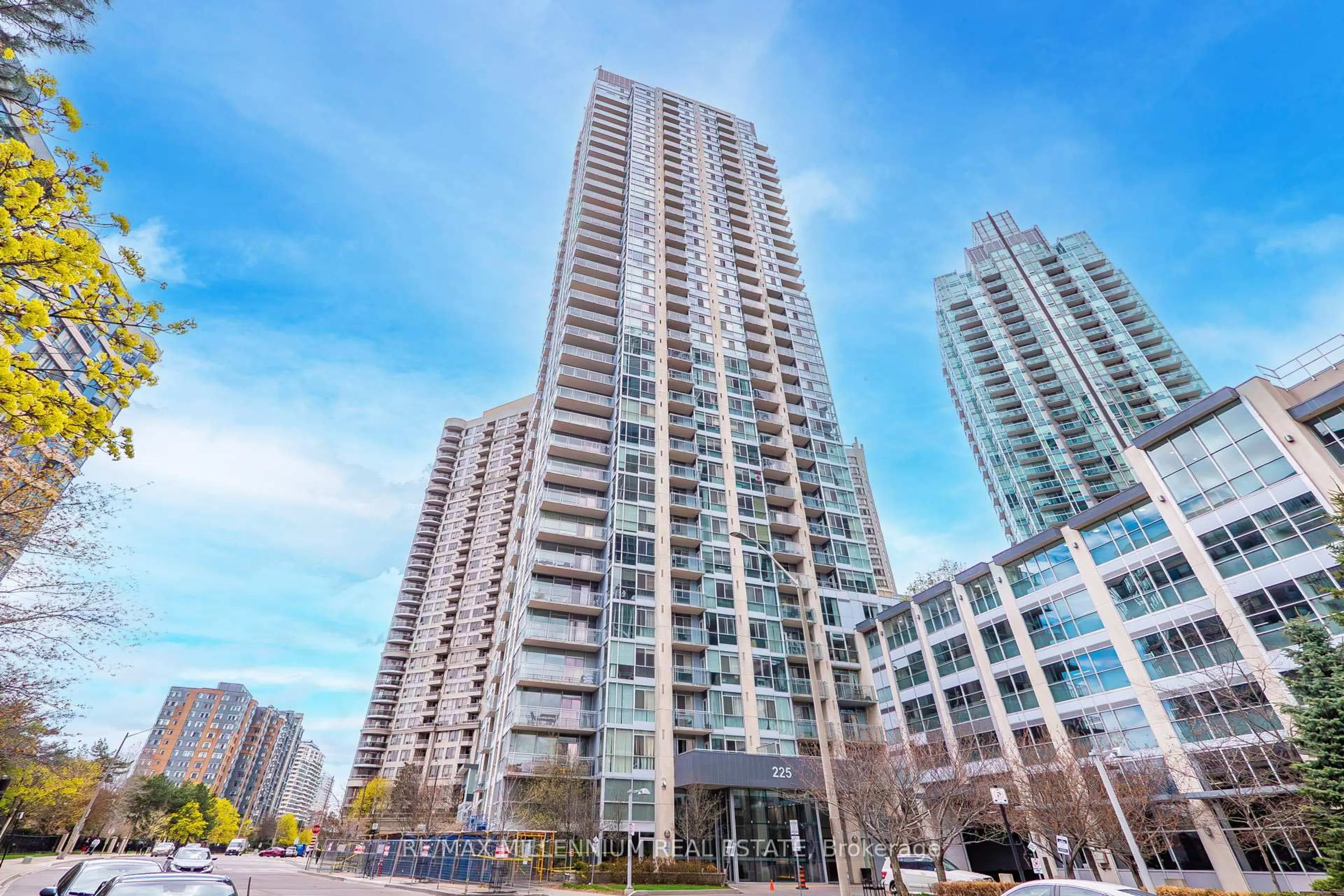 Patio, unknown for 225 Webb Dr #2604, Mississauga Ontario L5B 4P2