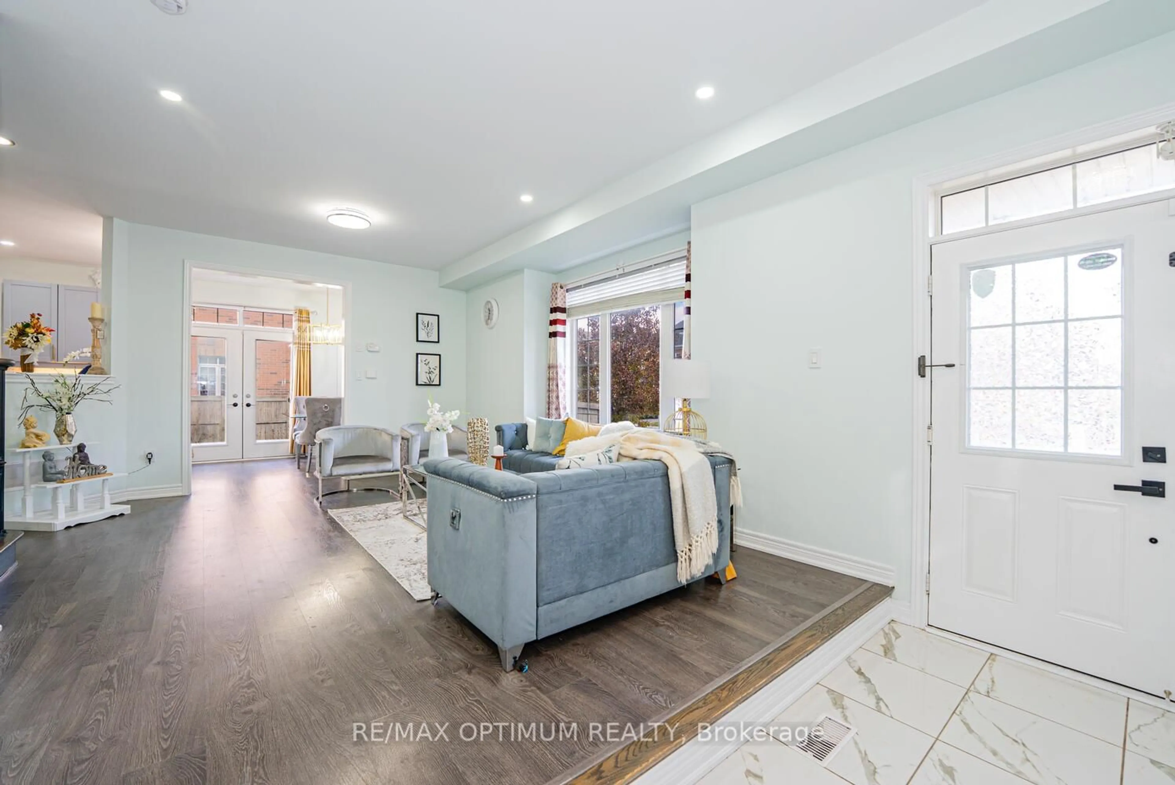 Living room with furniture, unknown for 39 Divinity Circ, Brampton Ontario L7A 3Y4