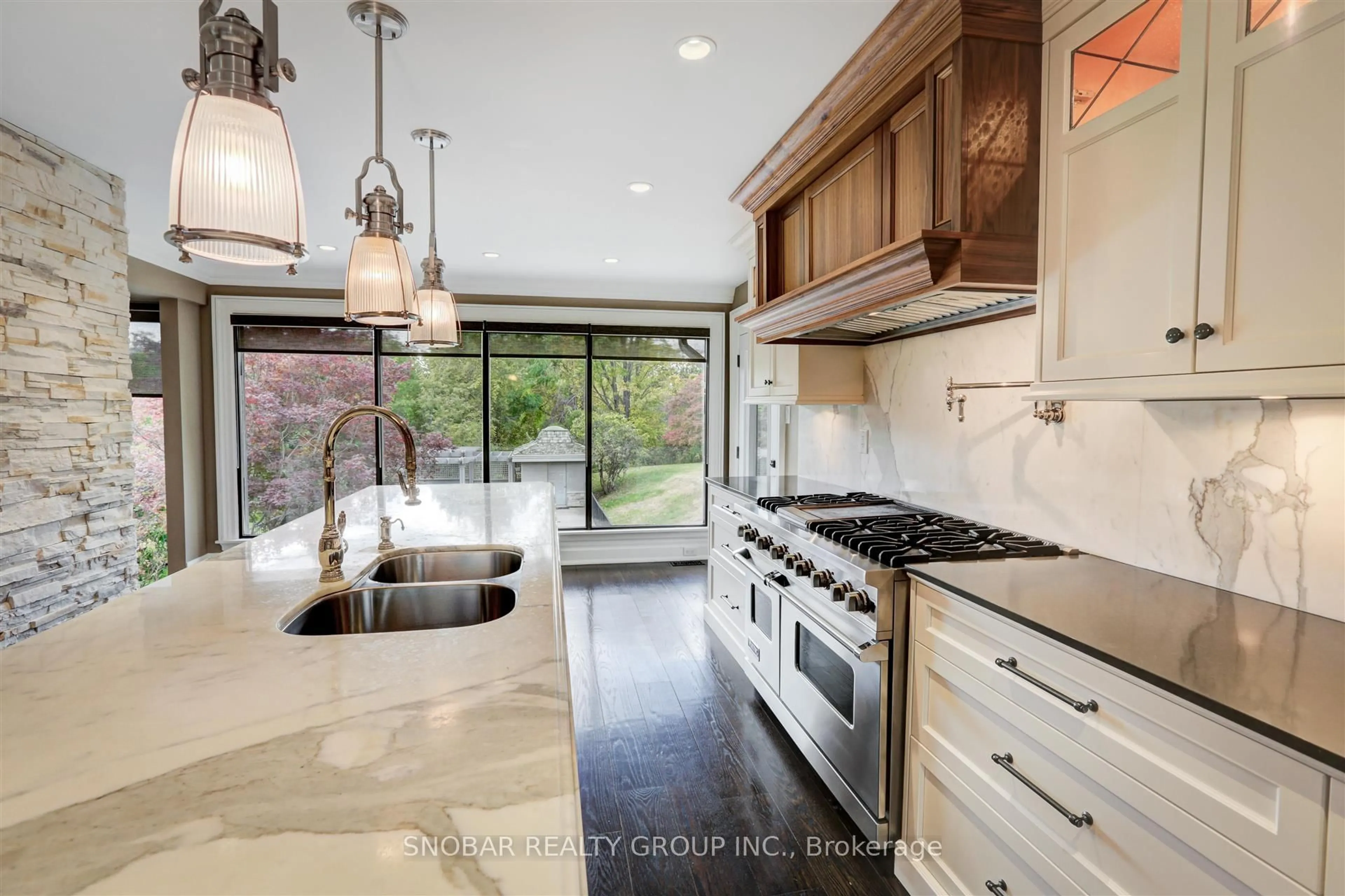 Contemporary kitchen, ceramic/tile floor for 722 Nautalex Crt, Mississauga Ontario L5H 1A7