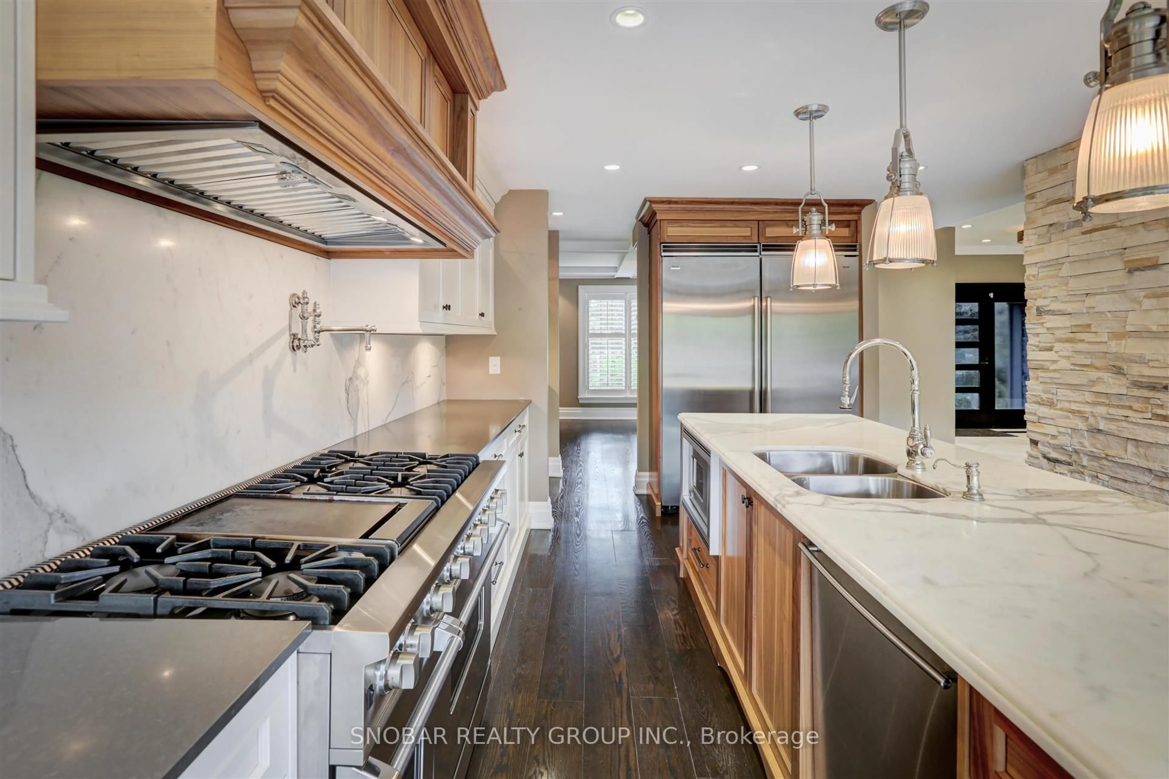Contemporary kitchen, ceramic/tile floor for 722 Nautalex Crt, Mississauga Ontario L5H 1A7
