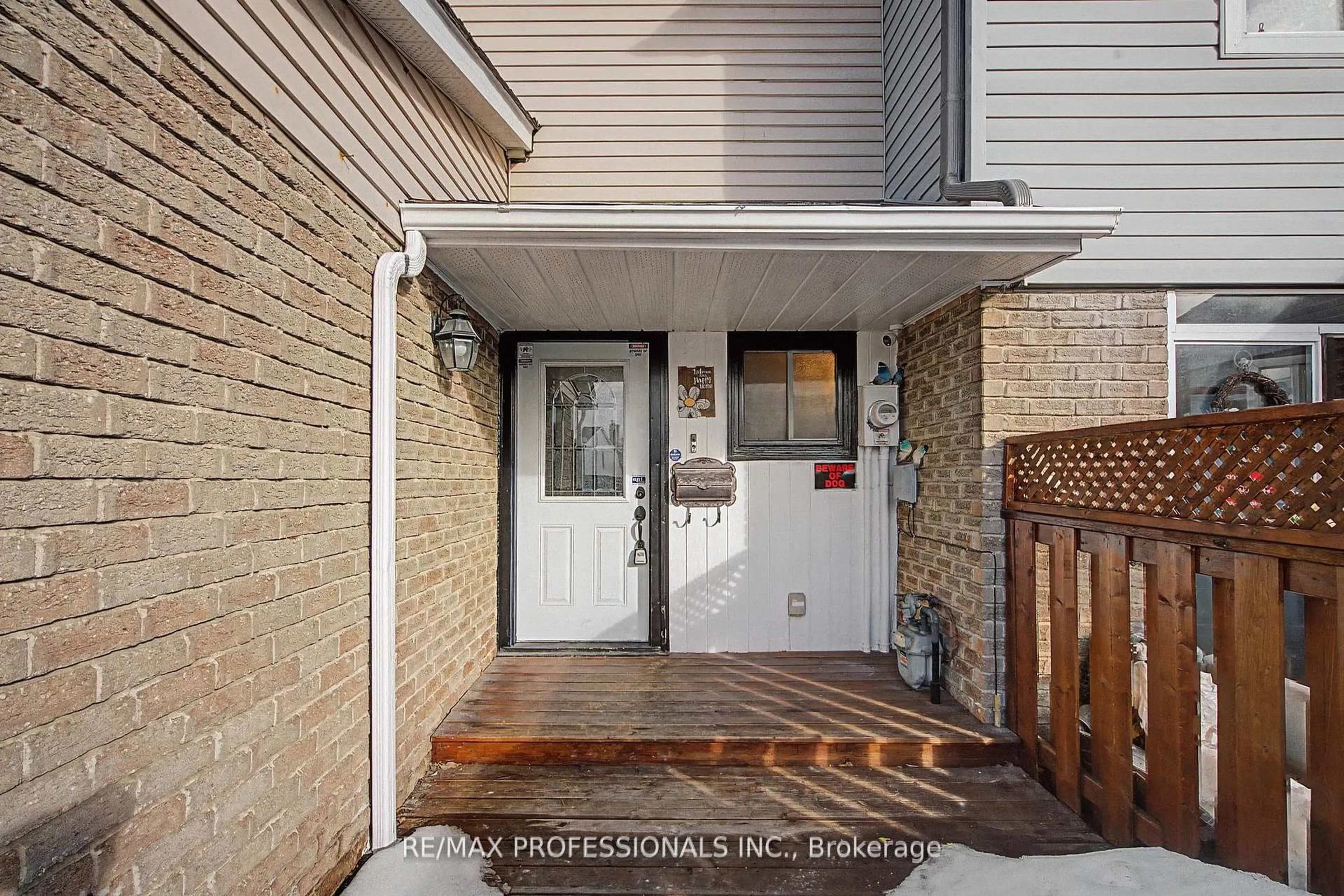 Indoor entryway for 180 Royal Salisbury Way, Brampton Ontario L6V 3J9