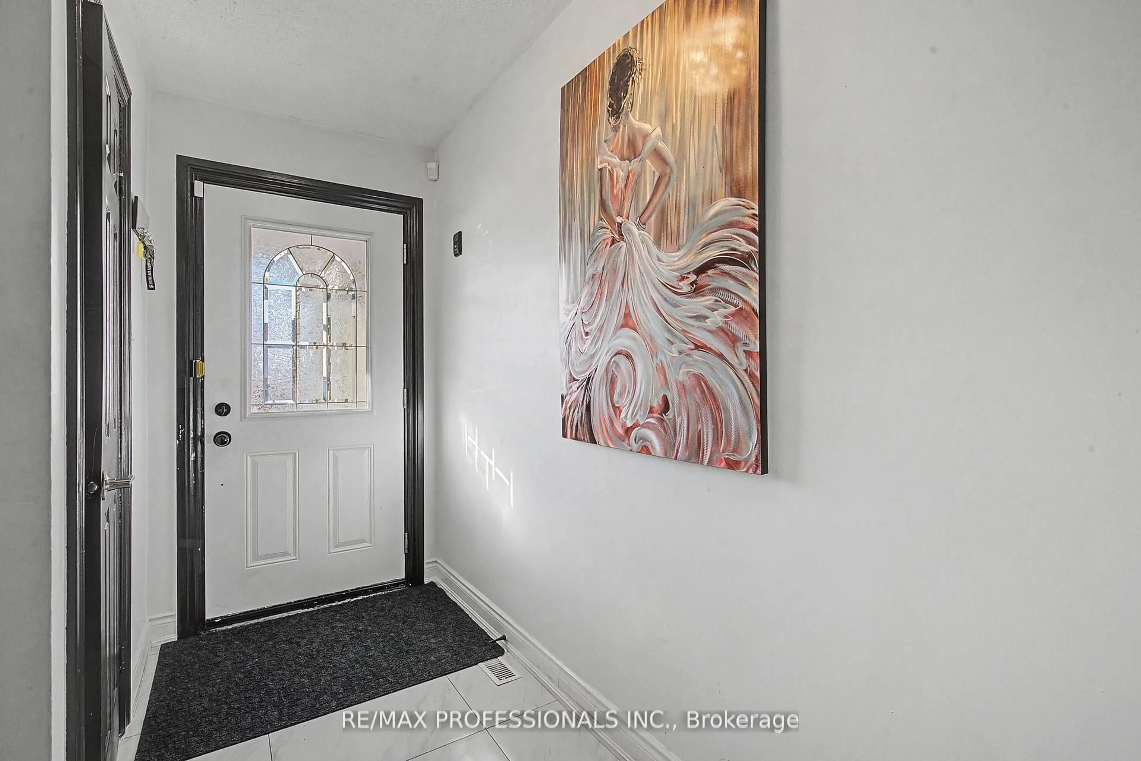 Indoor entryway for 180 Royal Salisbury Way, Brampton Ontario L6V 3J9