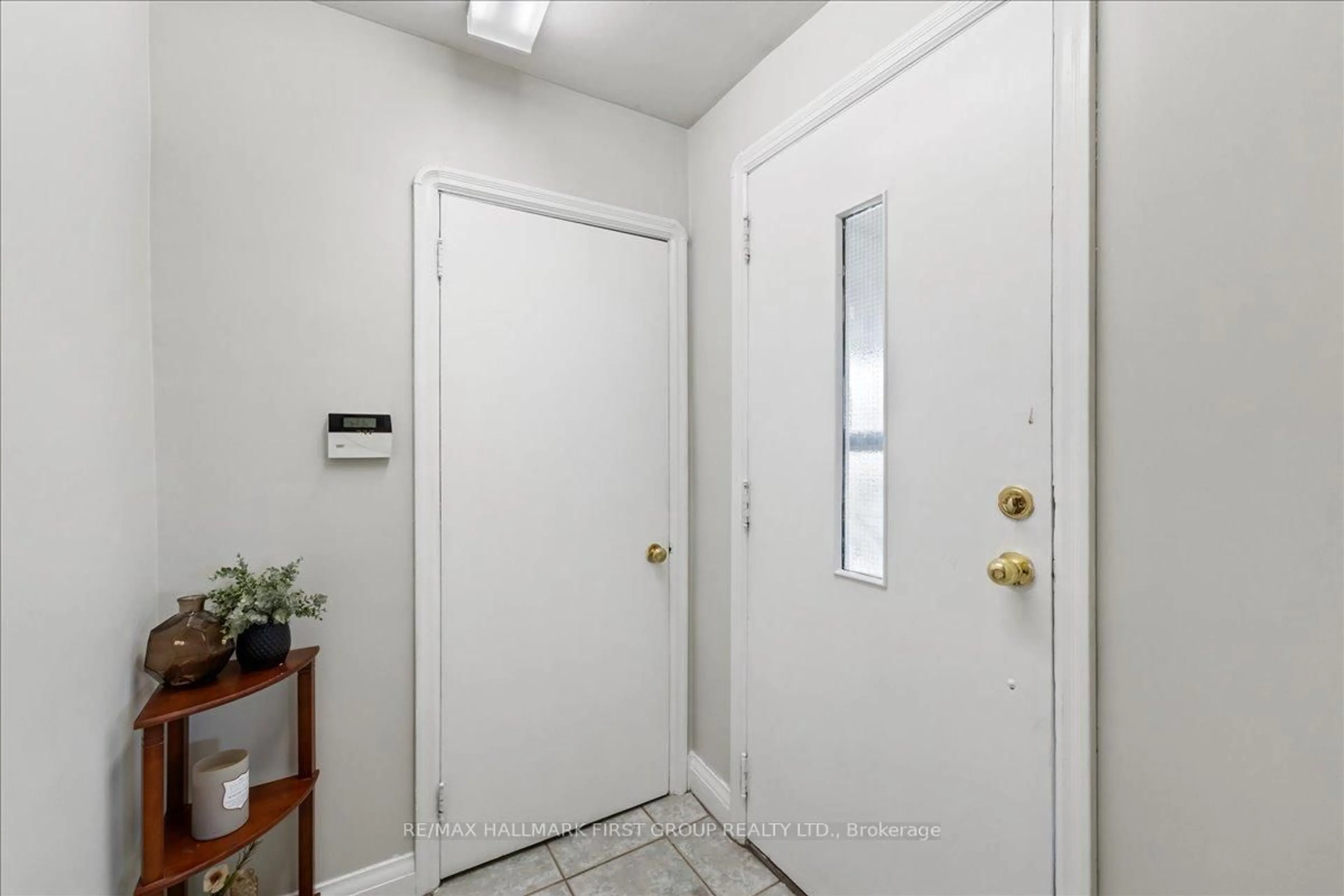 Indoor entryway for 2690 Islington Ave, Toronto Ontario M9V 2X5