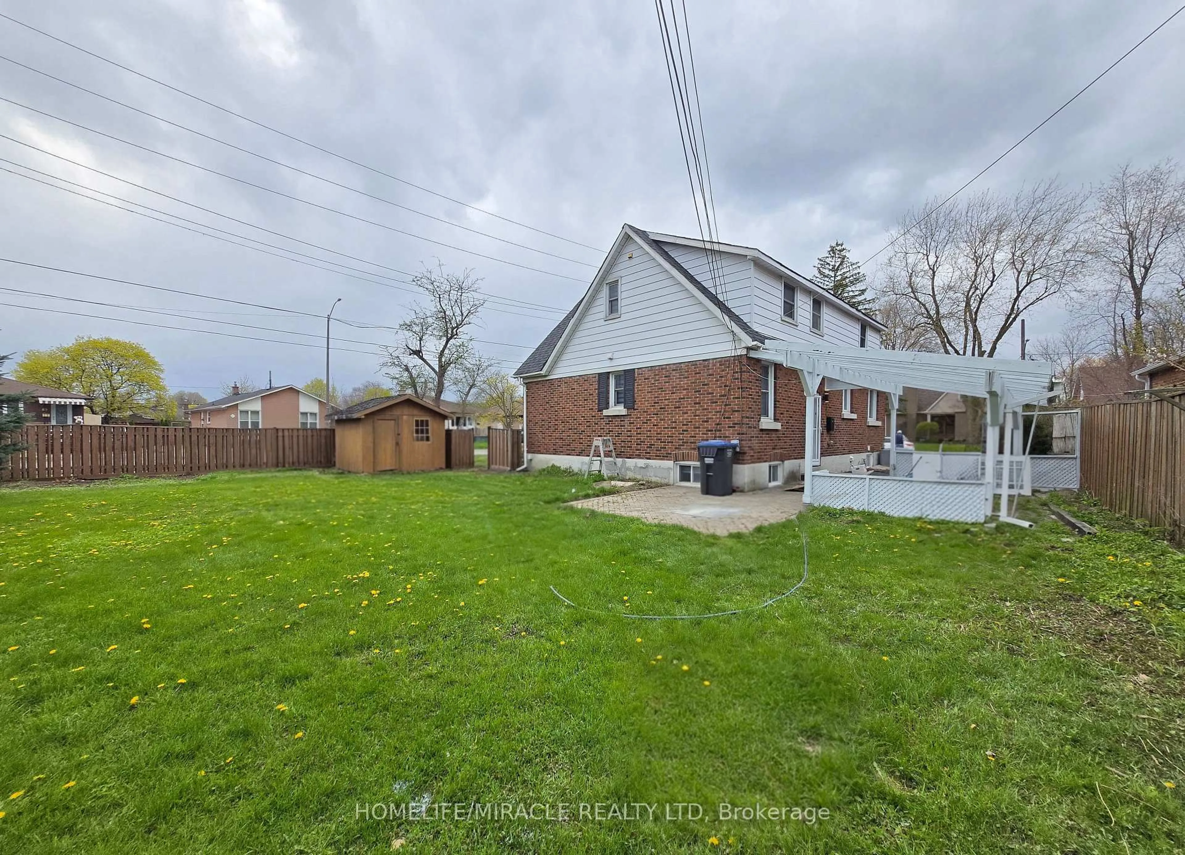 A pic from outside/outdoor area/front of a property/back of a property/a pic from drone, street for 21 Gregory St, Brampton Ontario L6Y 1G2