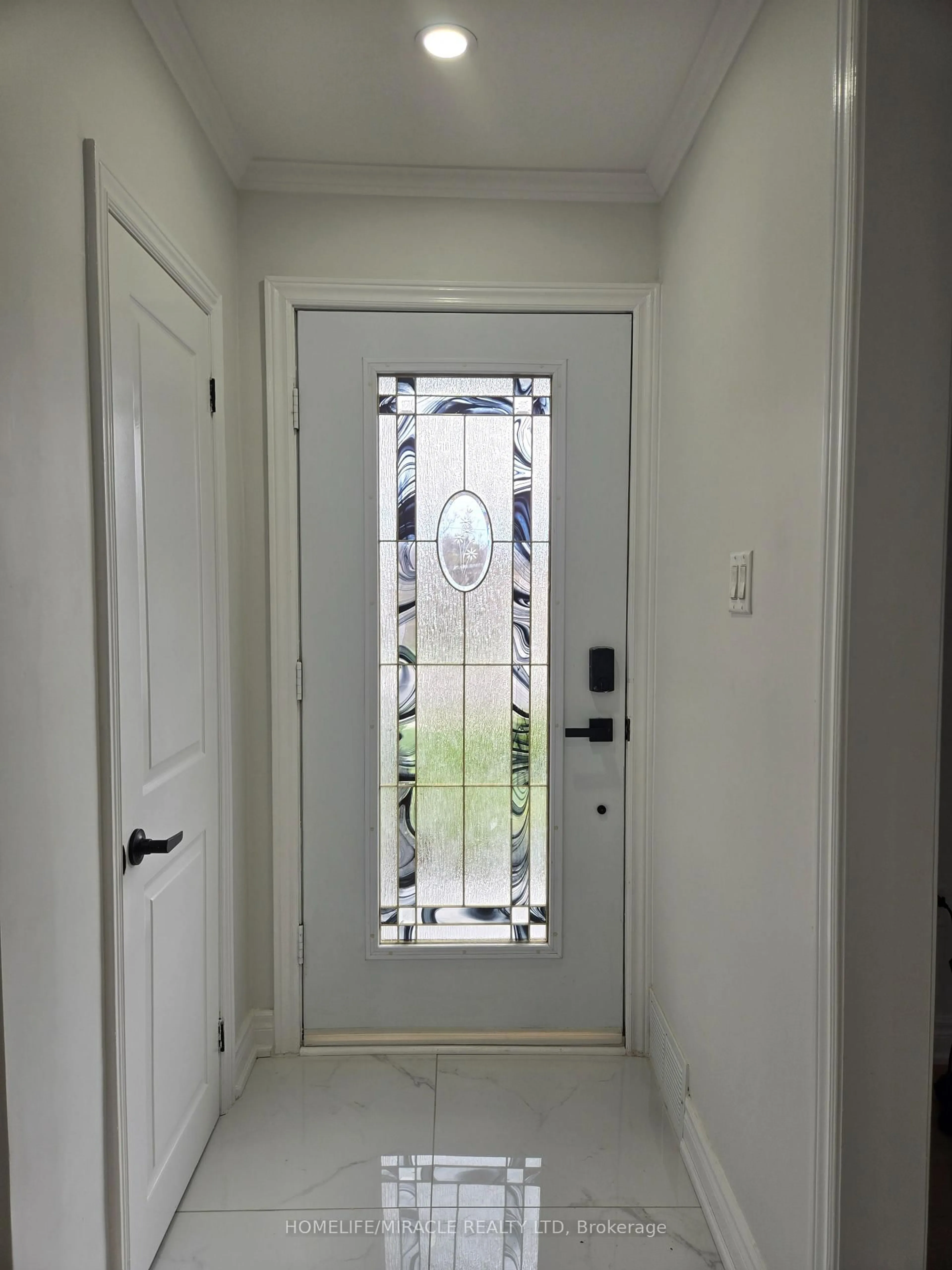 Indoor entryway for 21 Gregory St, Brampton Ontario L6Y 1G2