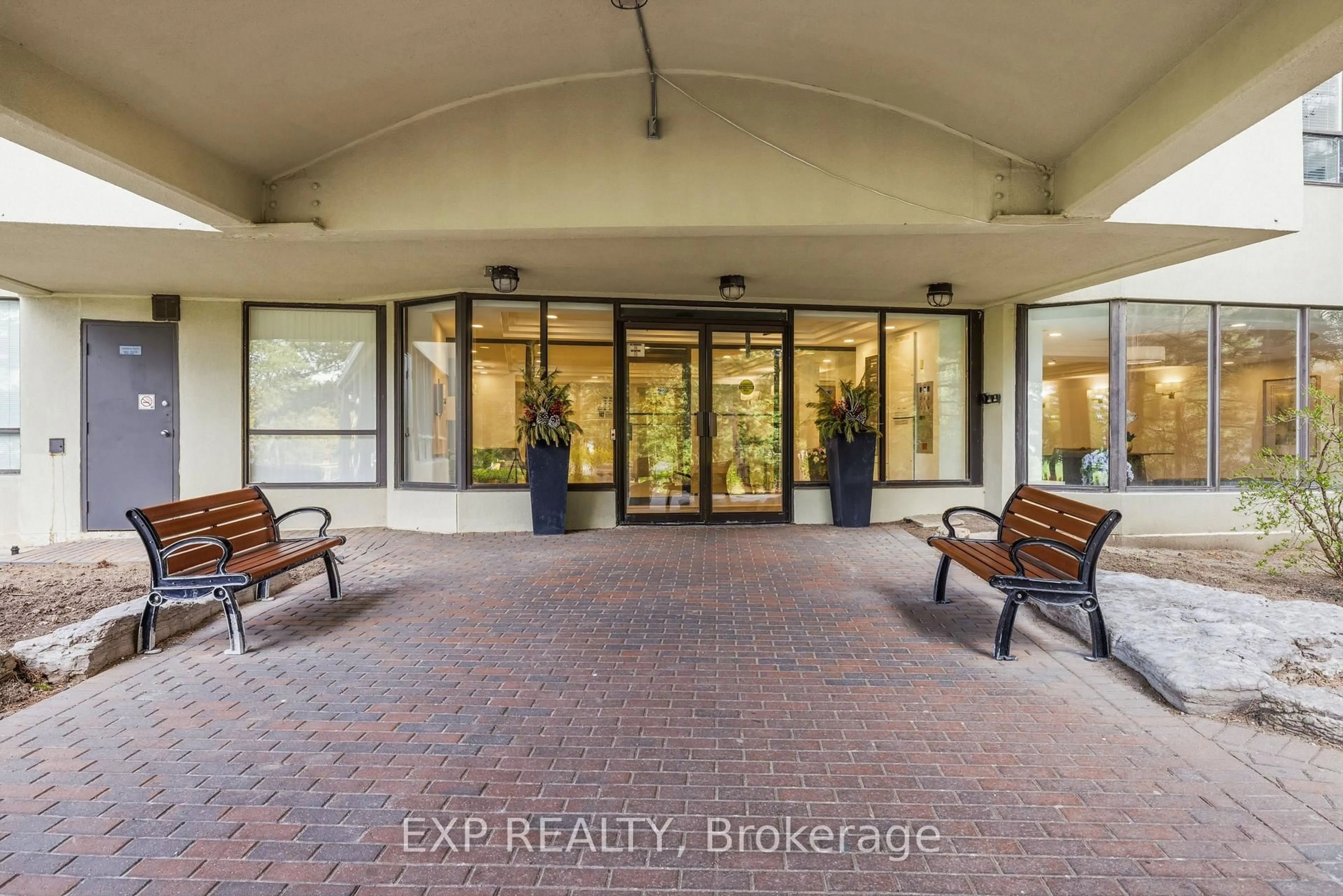 Indoor entryway for 22 Hanover Rd #1710, Brampton Ontario L6S 5K7