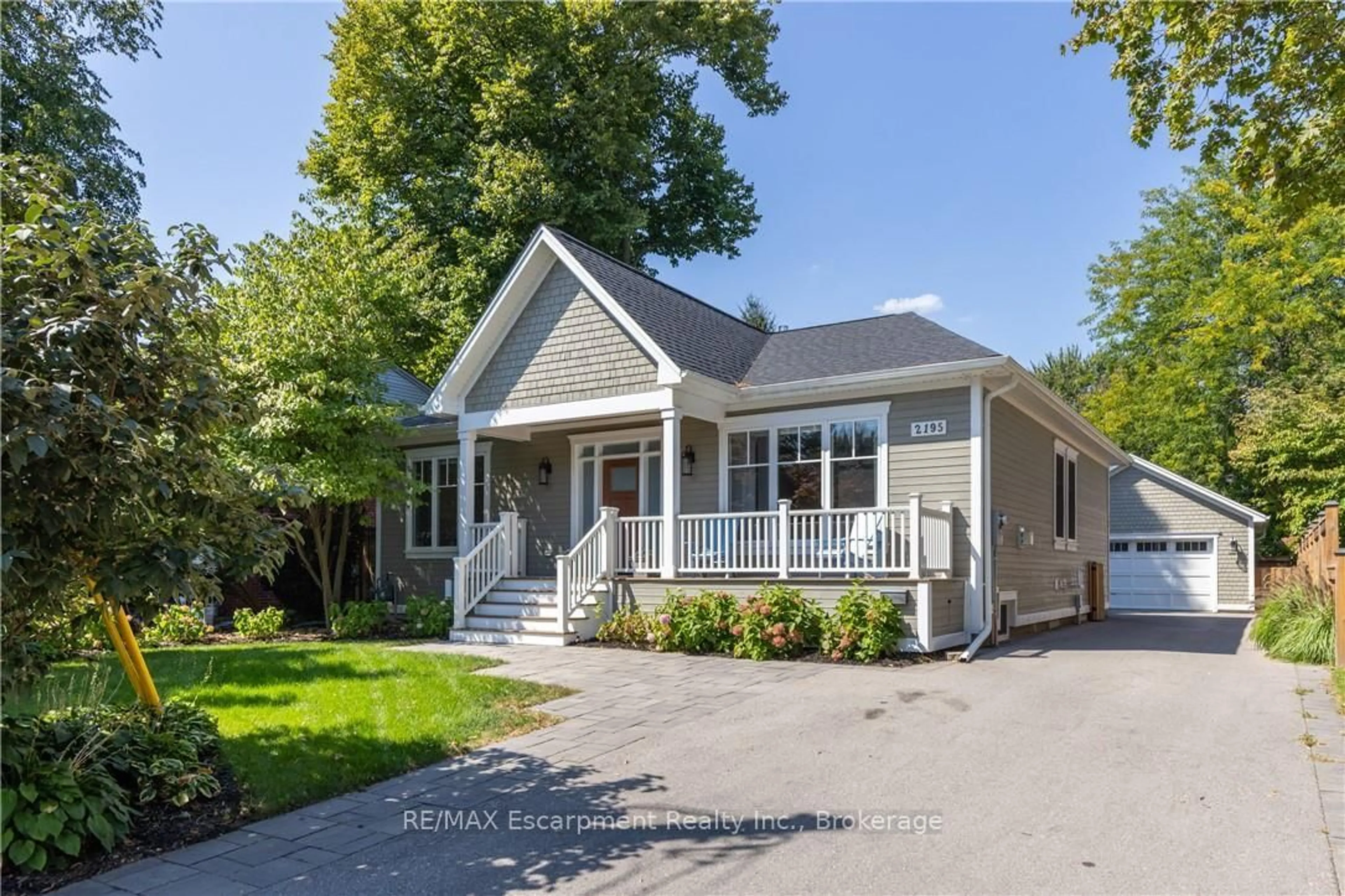 Home with brick exterior material, street for 2195 Courtland Dr, Burlington Ontario L7R 1S2