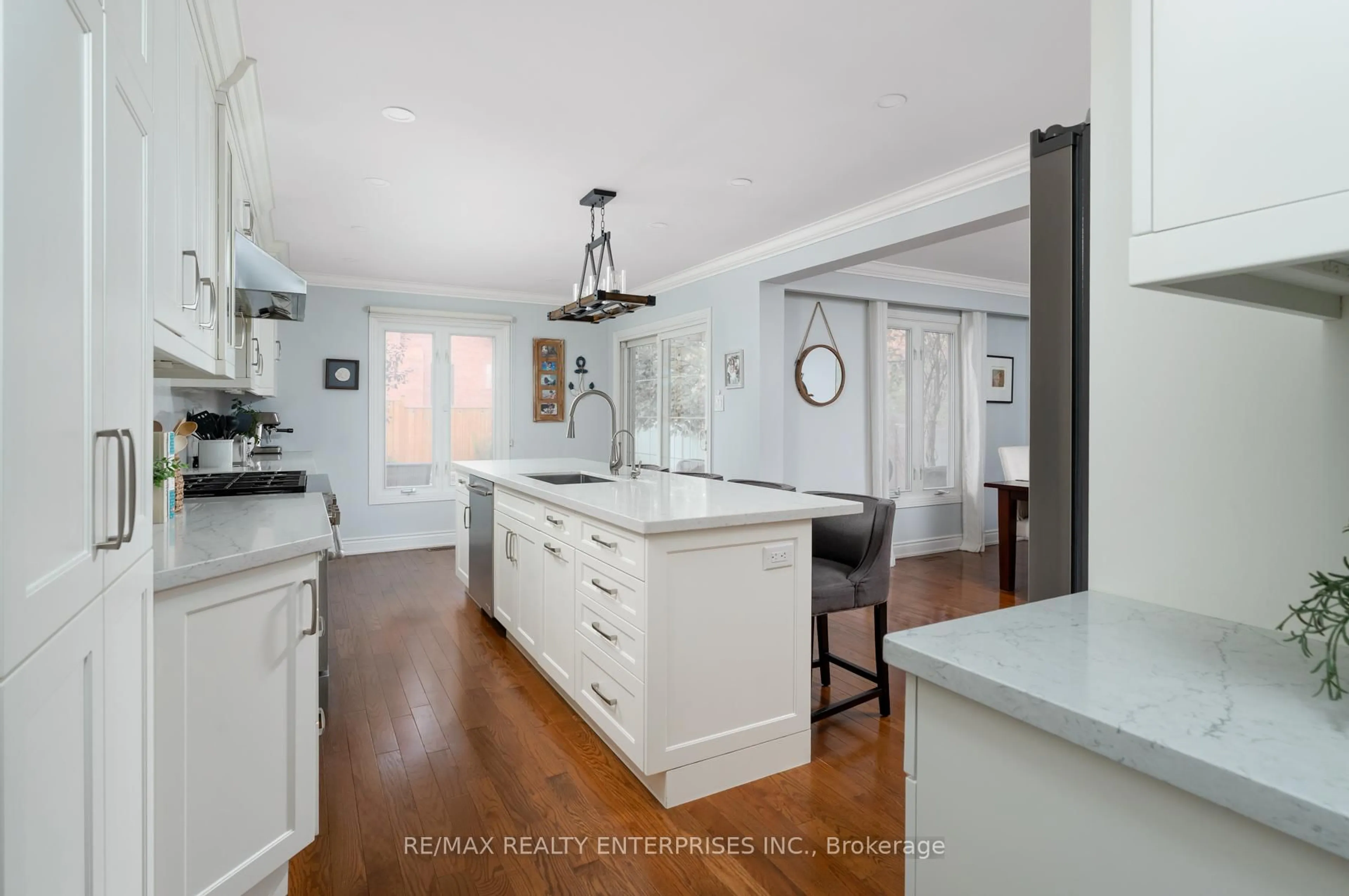 Open concept kitchen, ceramic/tile floor for 1101 Fieldstone Circ, Oakville Ontario L6M 2K4