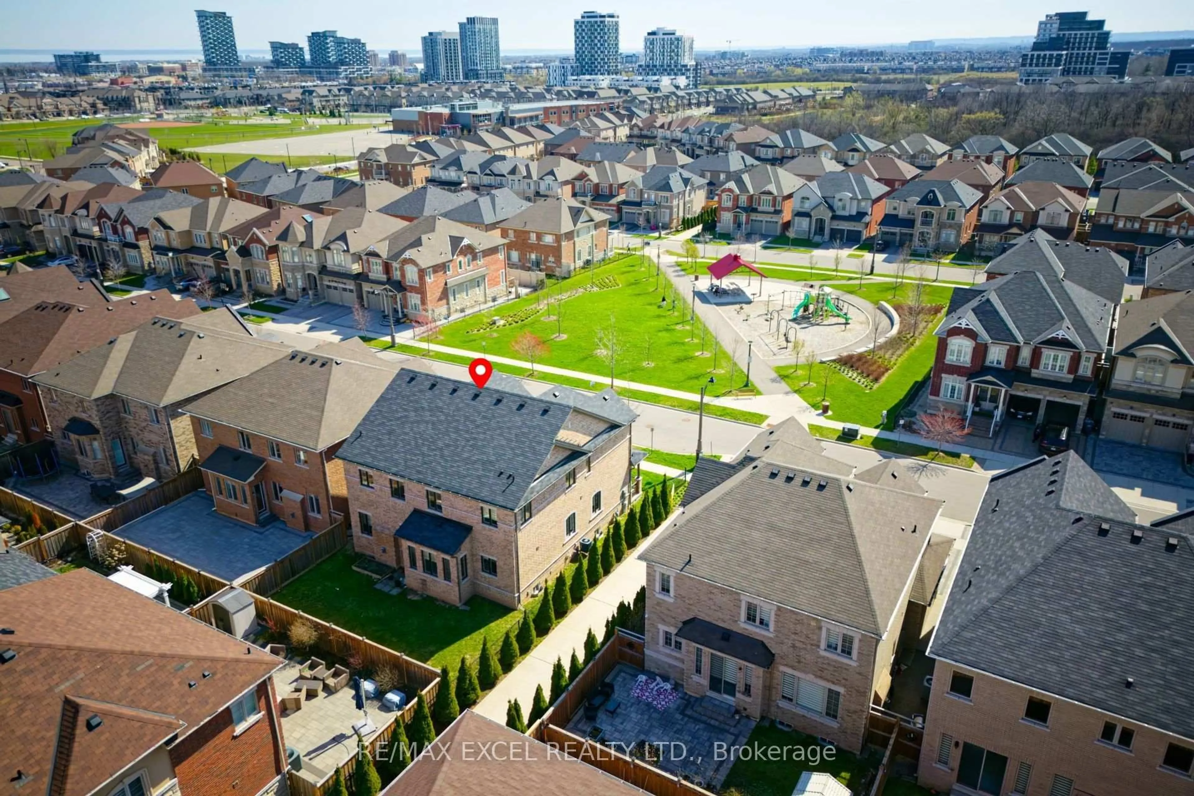 A pic from outside/outdoor area/front of a property/back of a property/a pic from drone, city buildings view from balcony for 3199 William Rose Way, Oakville Ontario L6H 7H5