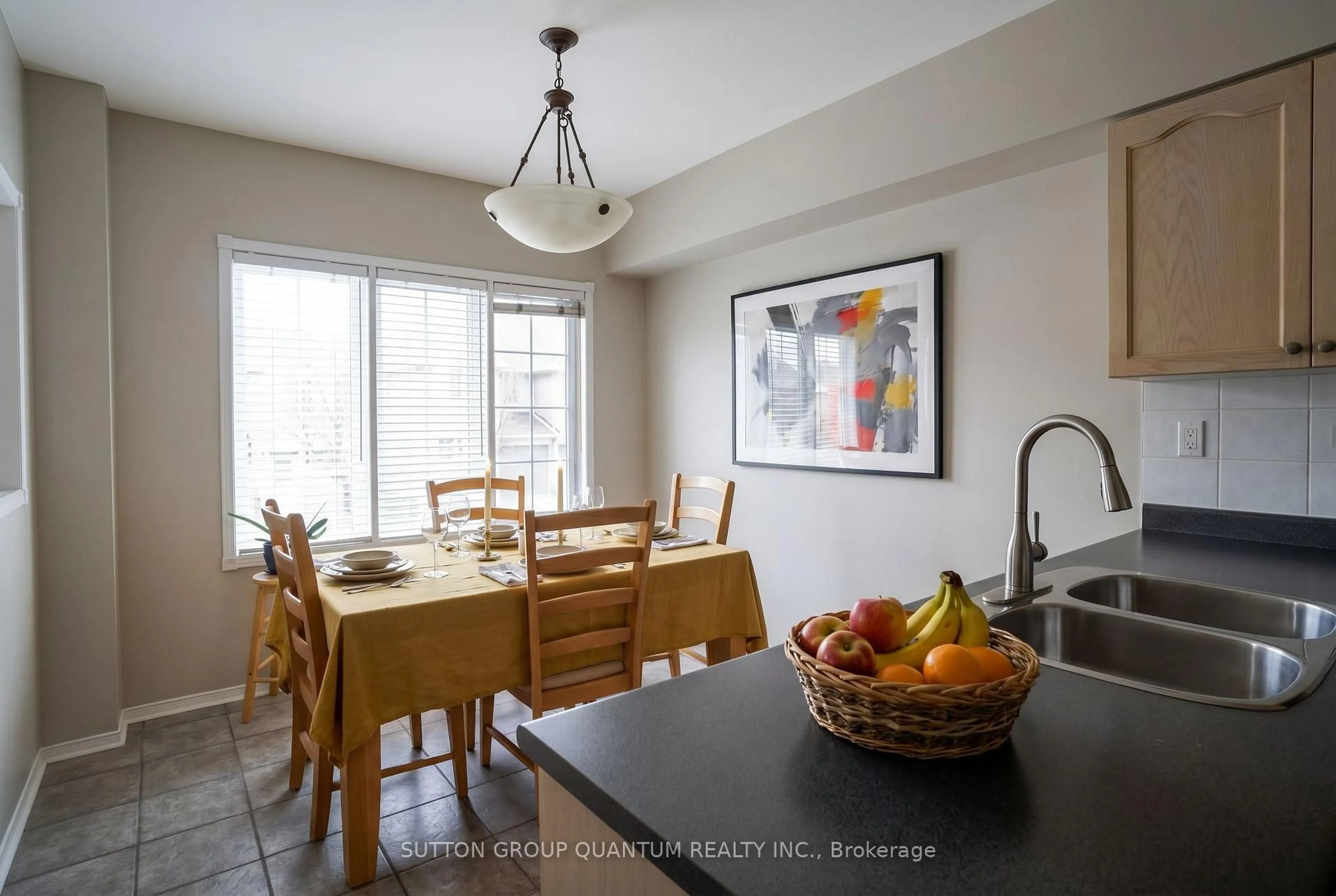 Dining room, ceramic/tile floor for 5525 Palmerston Cres #26, Mississauga Ontario L5M 5Z8