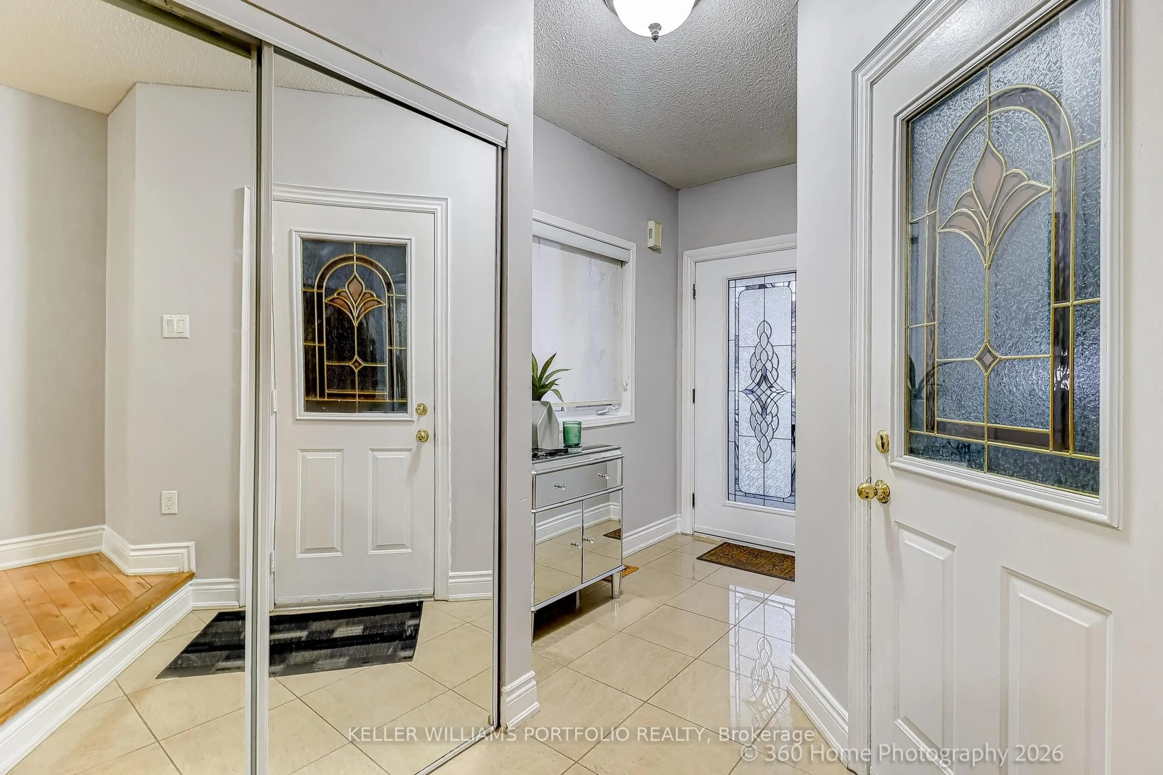 Indoor entryway for 45 Olympia Cres, Brampton Ontario L6X 4W2