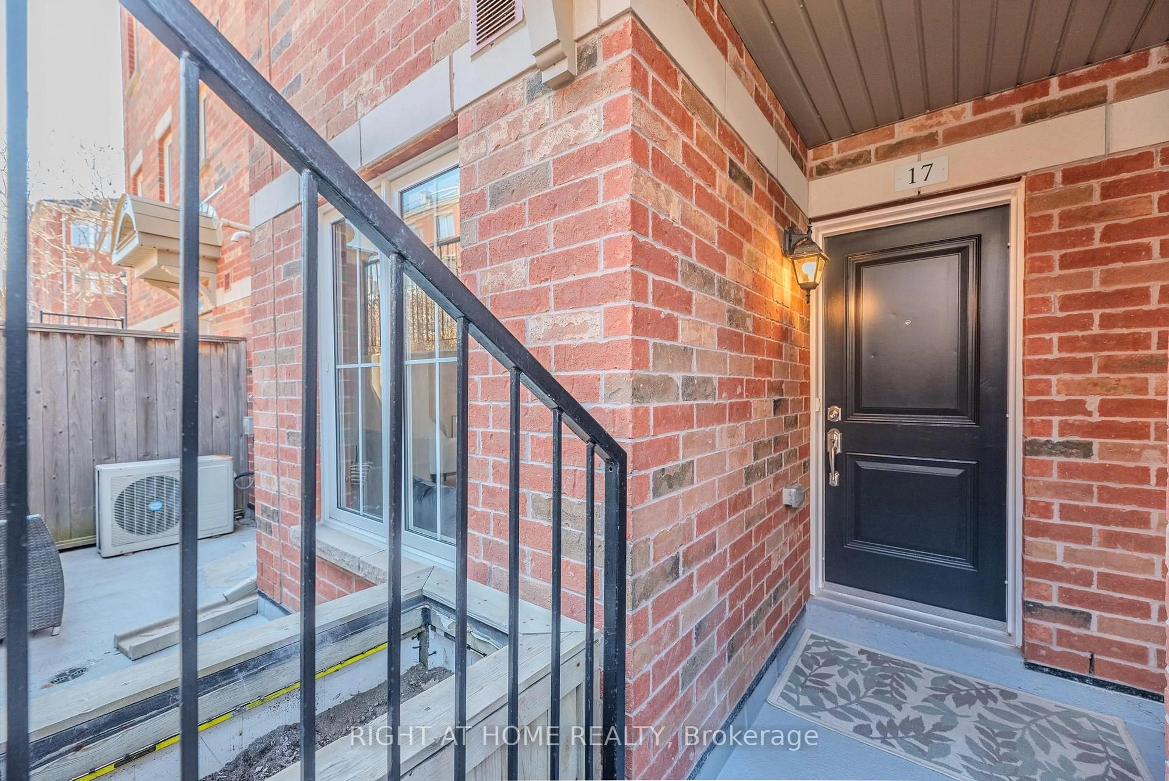 Unknown for 2464 Post Rd #17, Oakville Ontario L6H 0J2