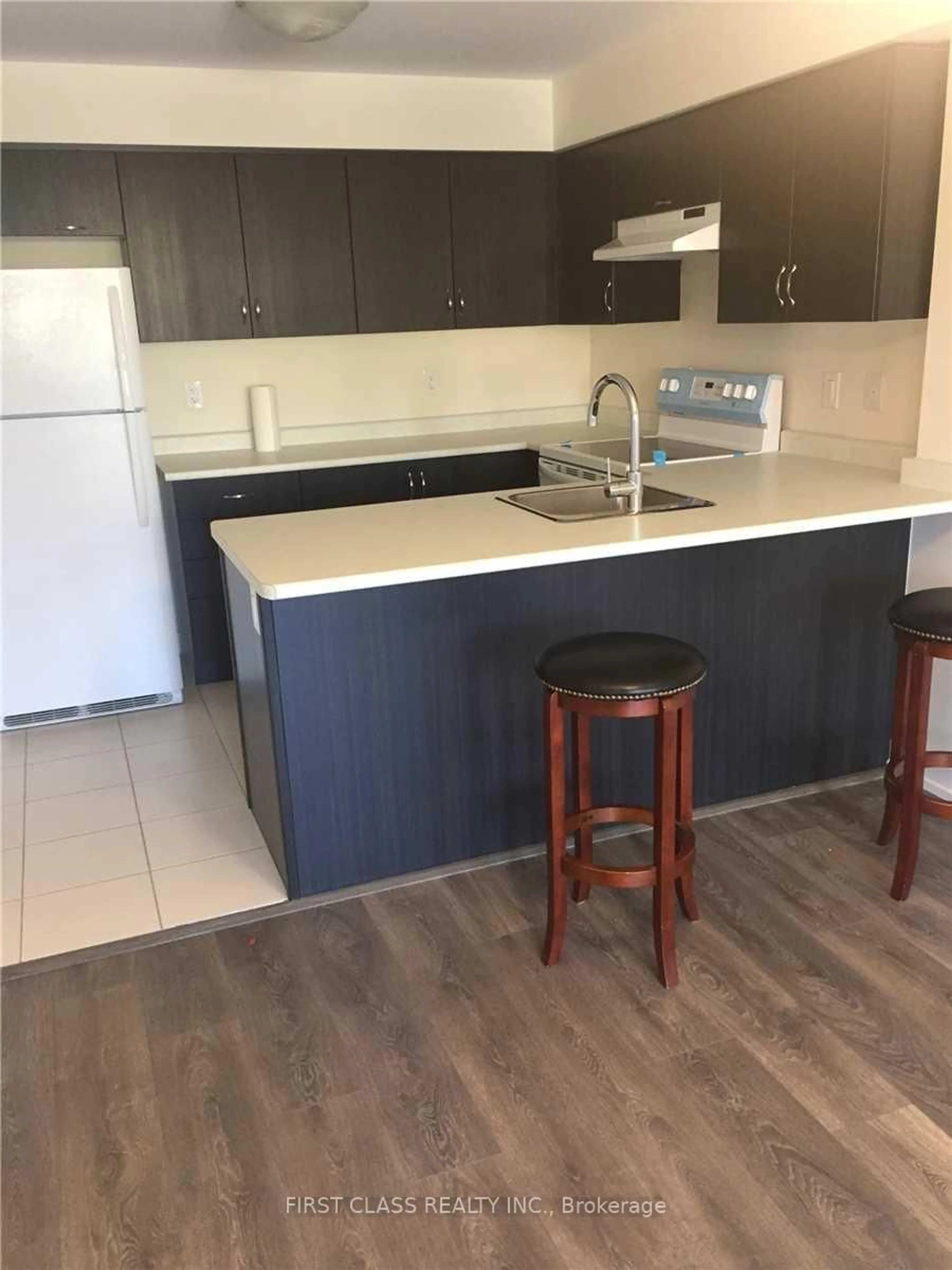 Standard kitchen, unknown for 2355 Sheppard Ave #212, Toronto Ontario M9M 1M3