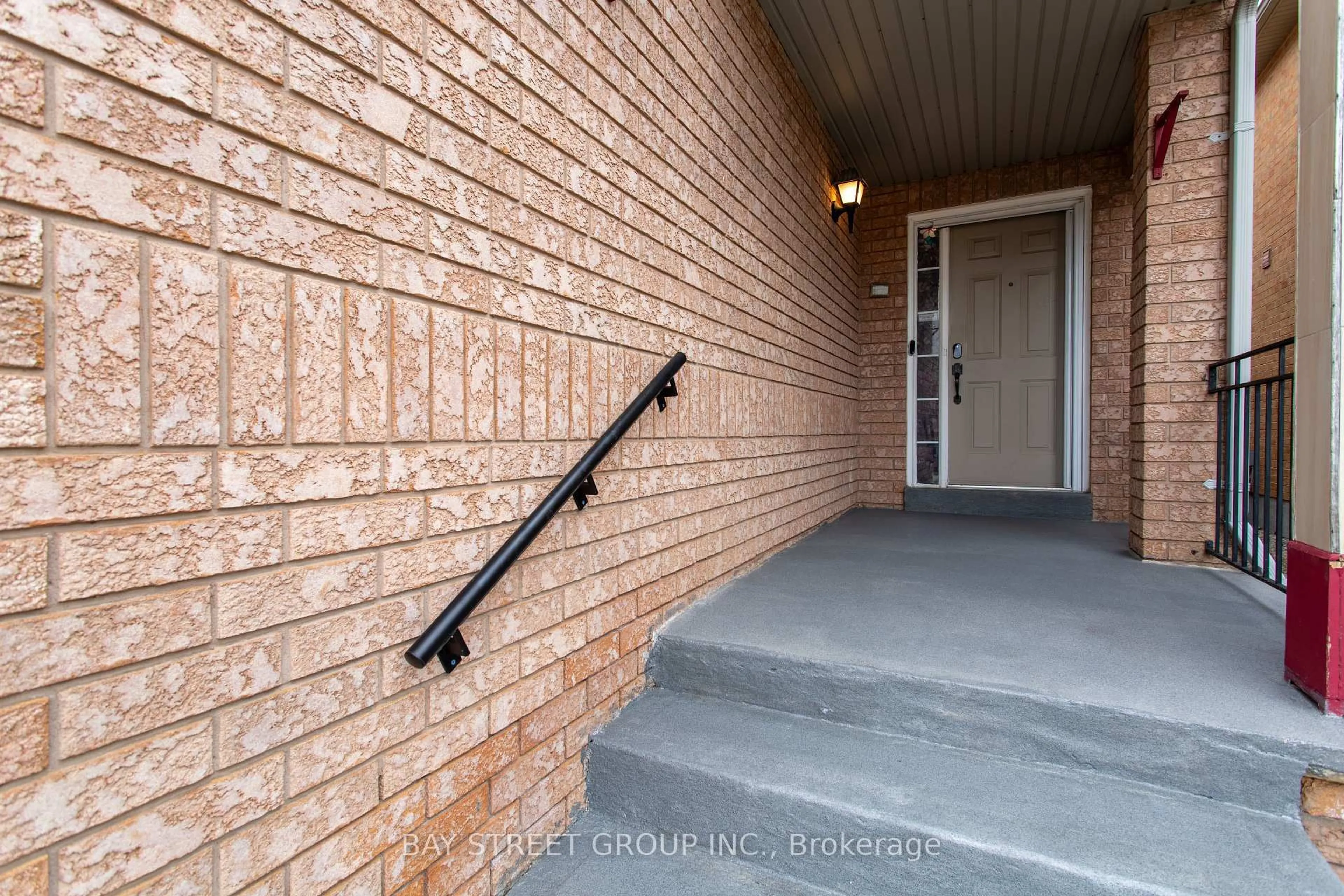 Indoor entryway for 5 Cedargrove Rd, Caledon Ontario L7E 2L4