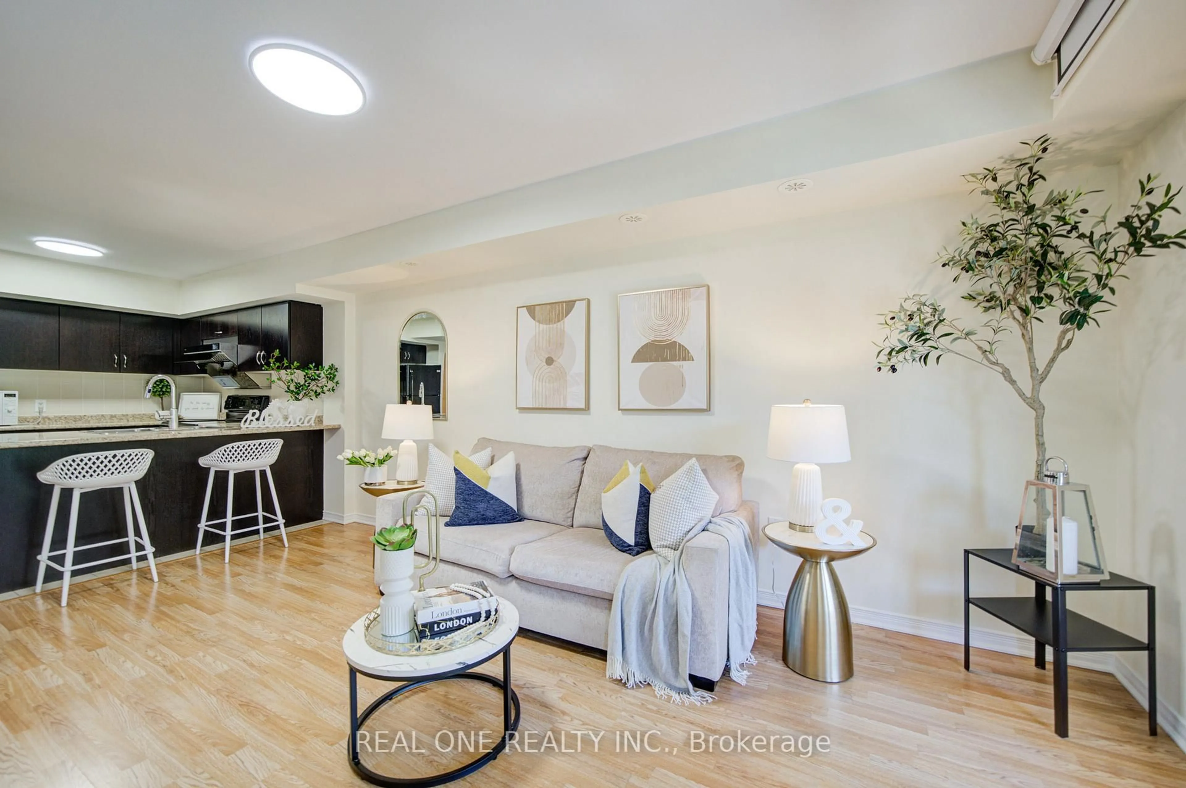 Living room with furniture, wood/laminate floor for 2441 Greenwich Dr #14, Oakville Ontario L6M 0S3